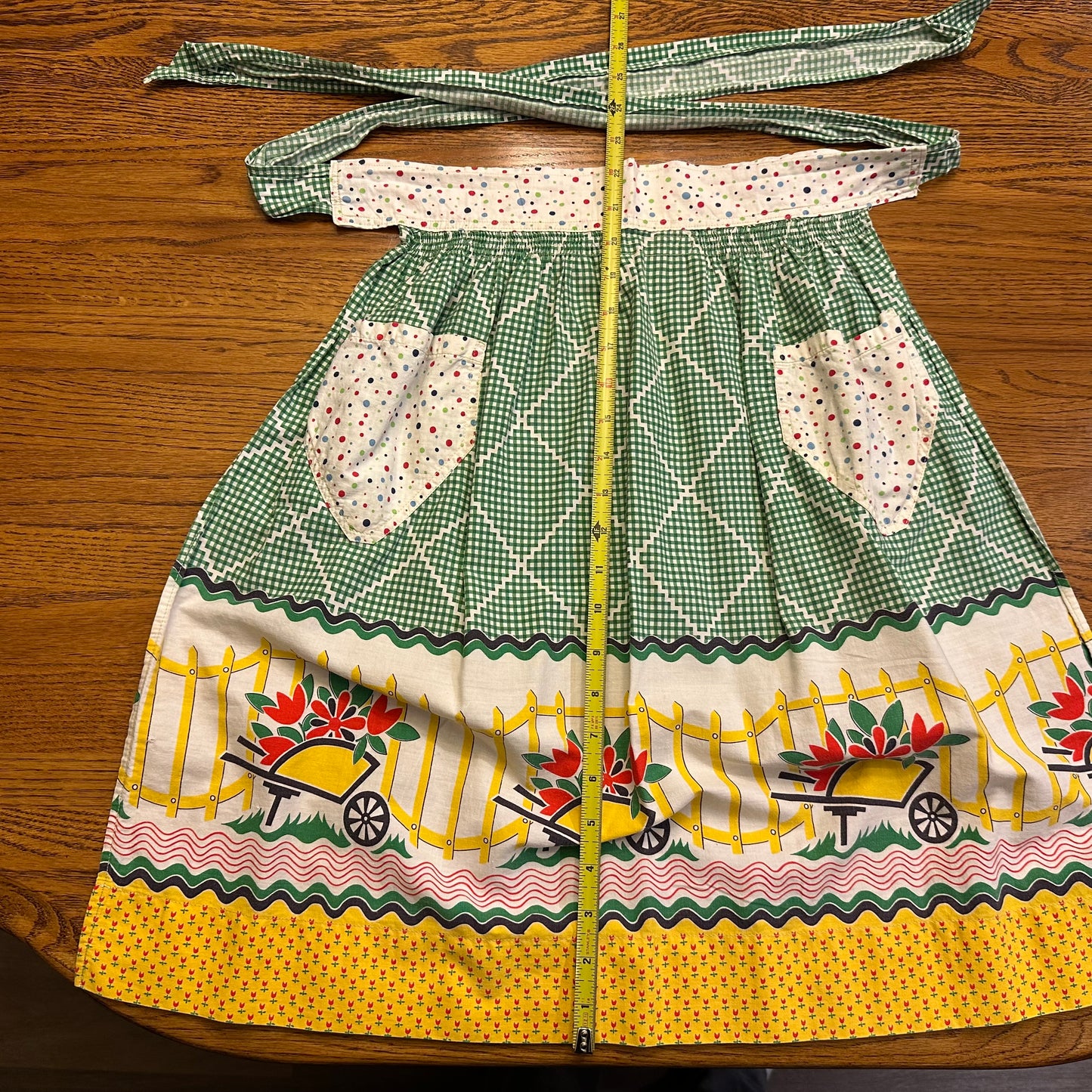 Aprons, Various Textiles, Lot of 4