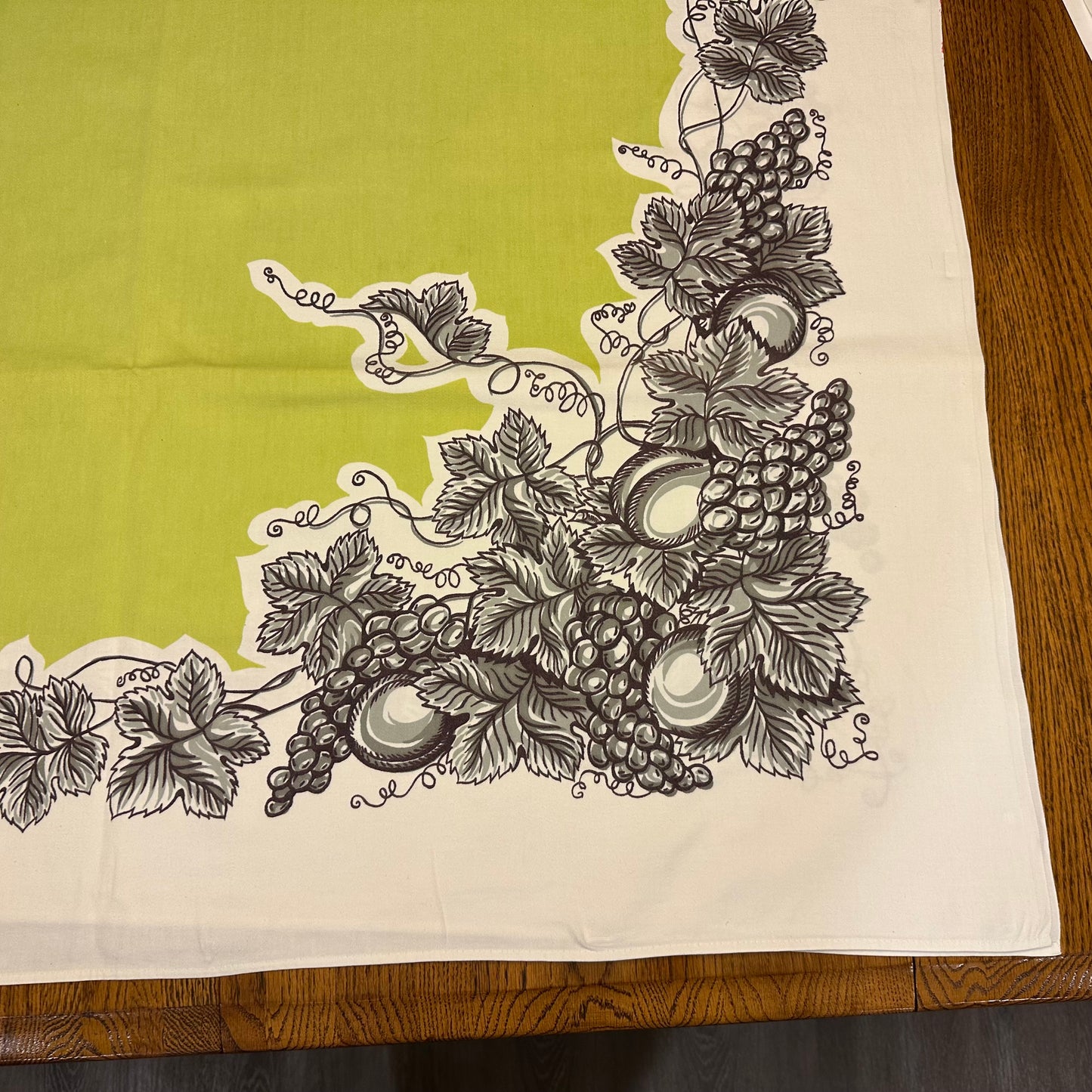 Grapevine Tablecloth, Green Center, 49 X 66