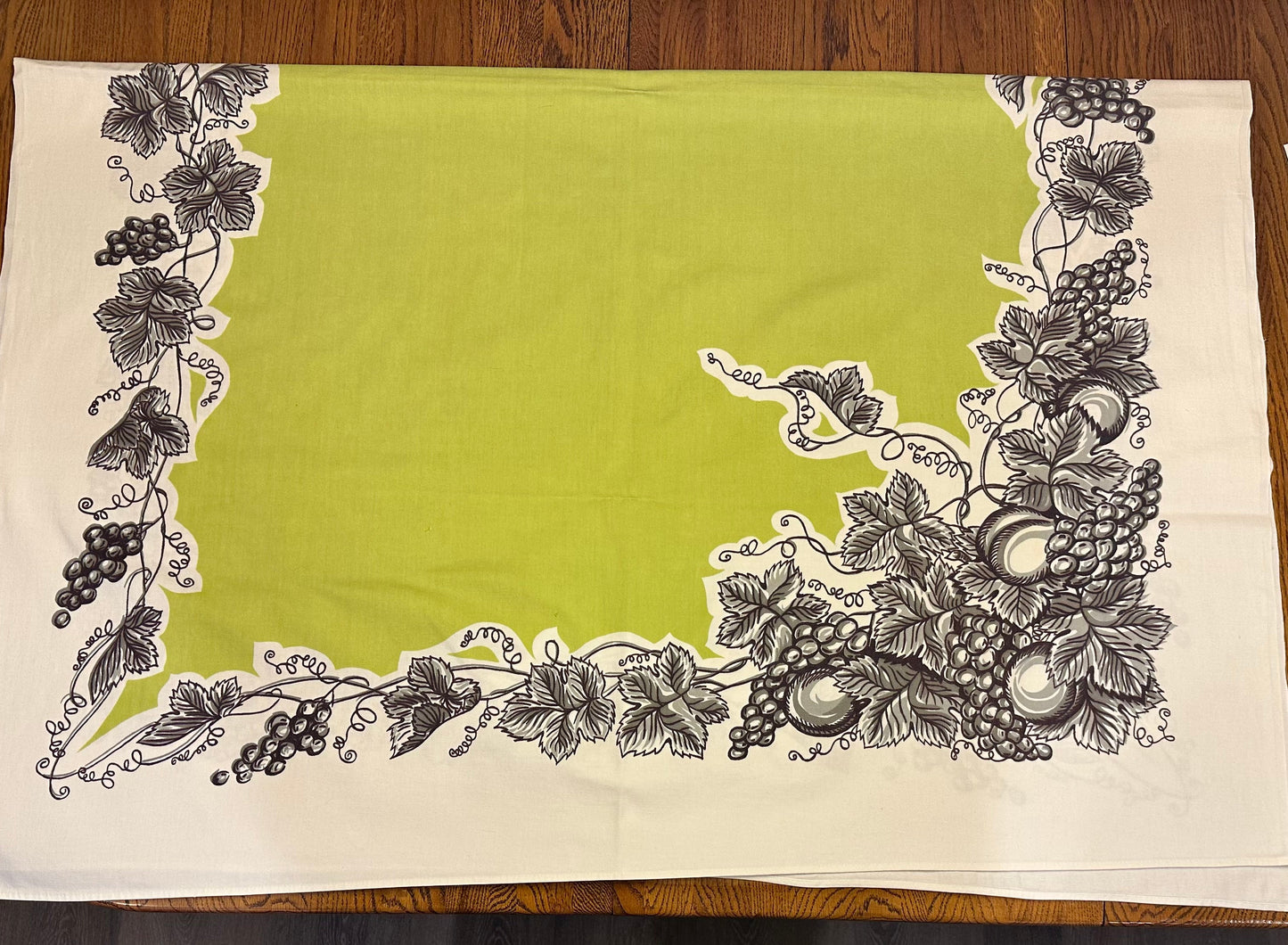 Grapevine Tablecloth, Green Center, 49 X 66
