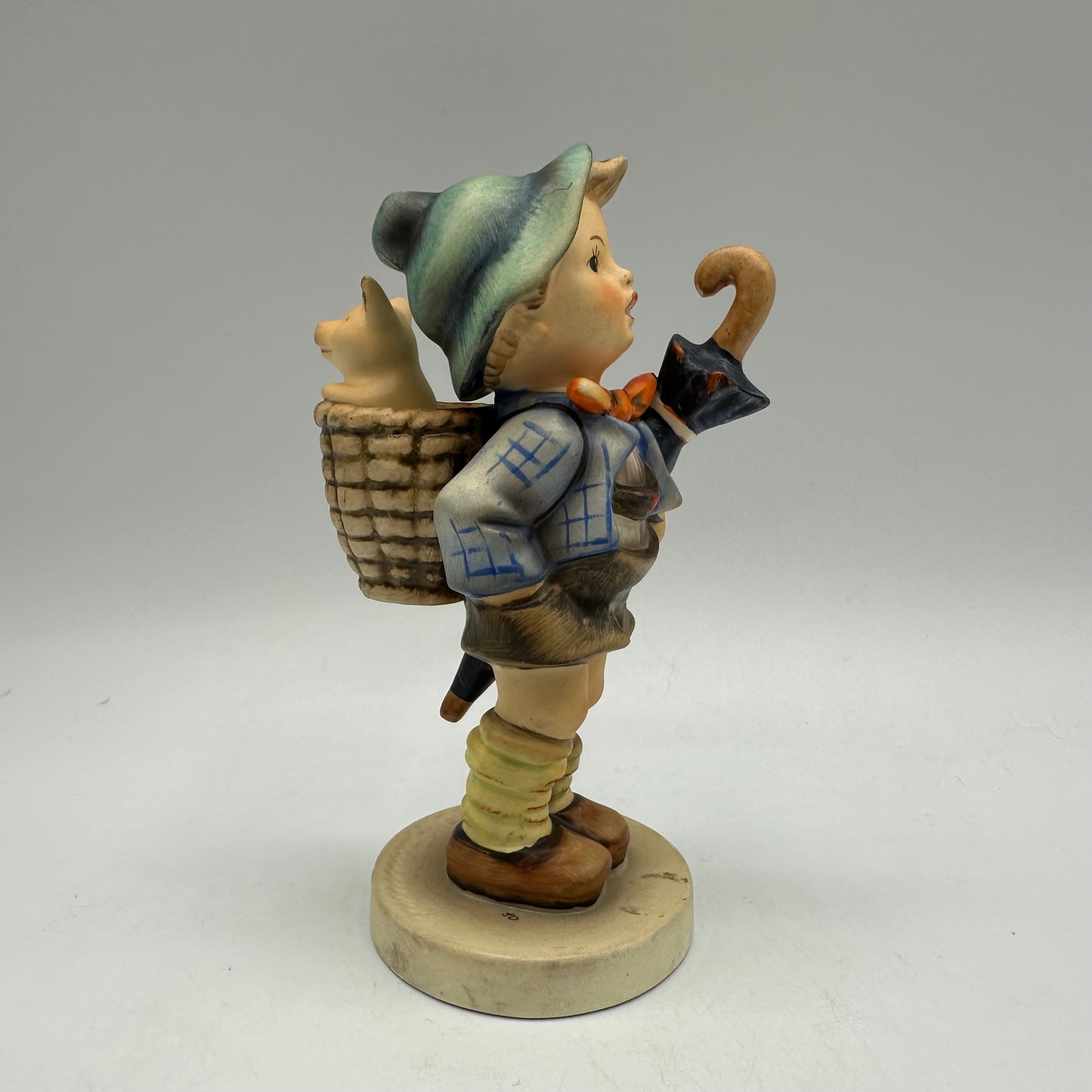 Goebel Hummel Figurine "Home From Market" TMK-3