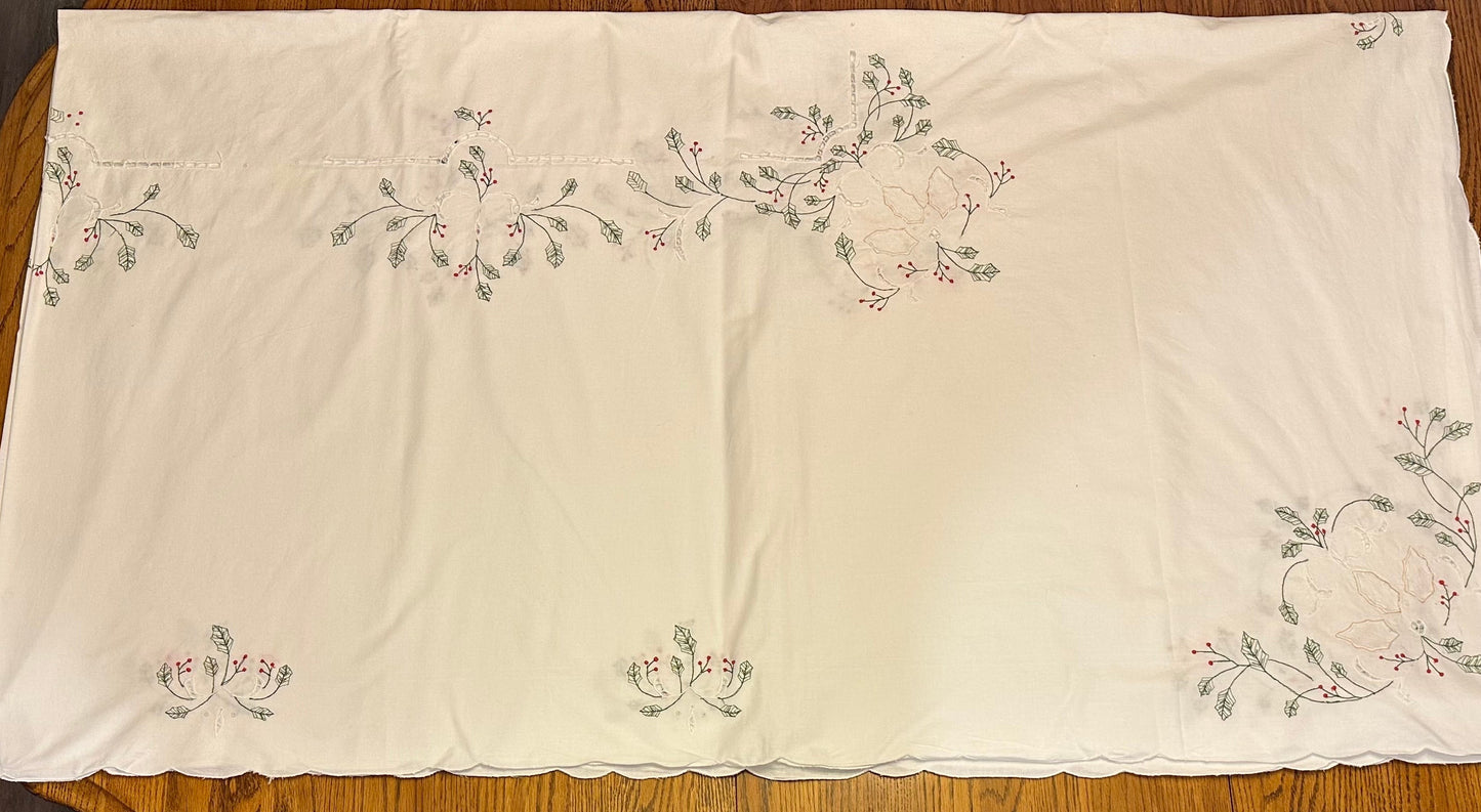 Holly and Berries Embroidered Tablecloth With 11 Napkins, 64 X 114