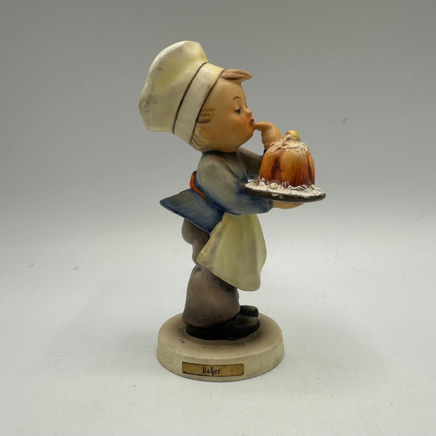 Goebel Hummel Figurine "Baker" TMK-3