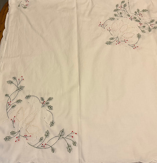 Holly and Berries Embroidered Tablecloth With 11 Napkins, 64 X 114
