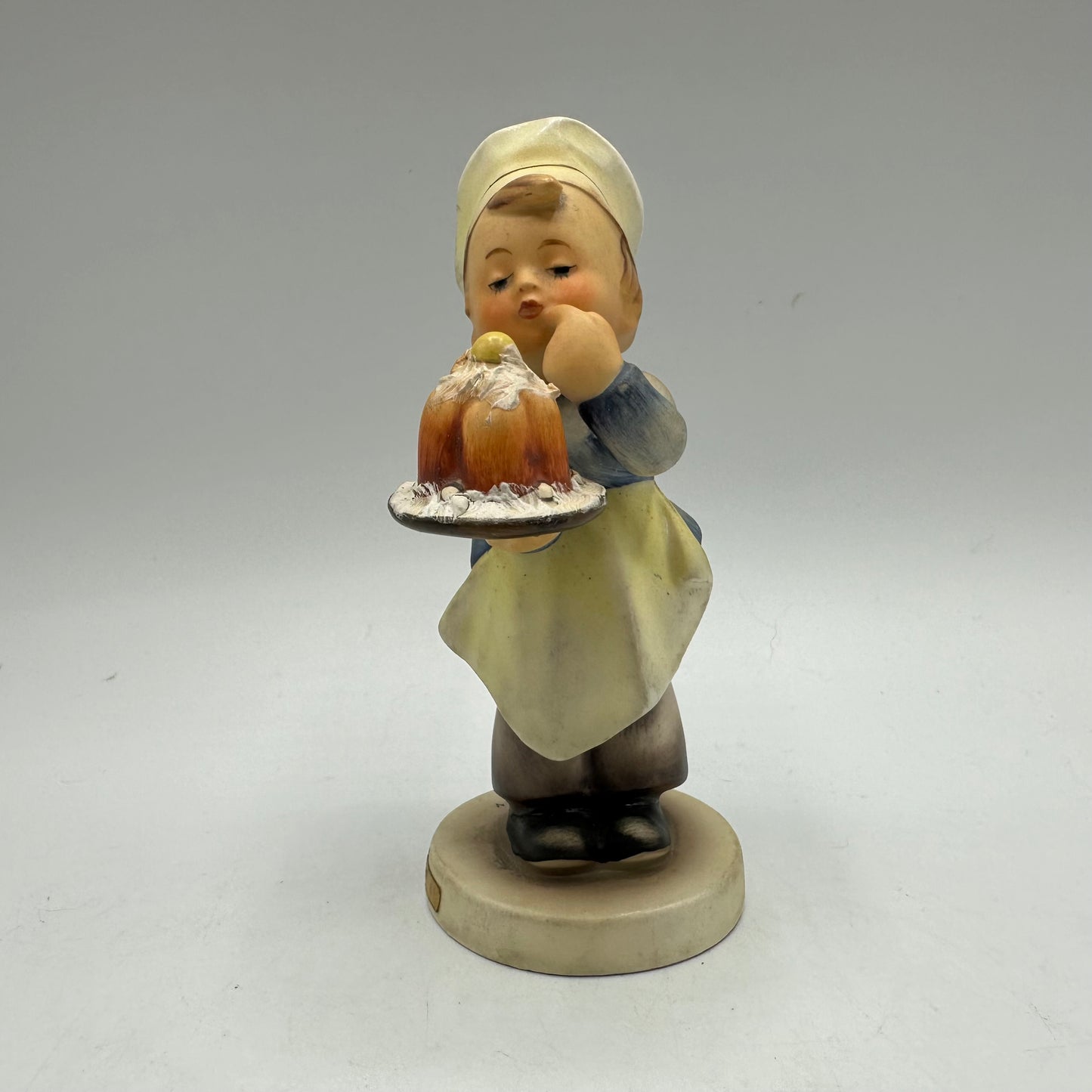 Goebel Hummel Figurine "Baker" TMK-3