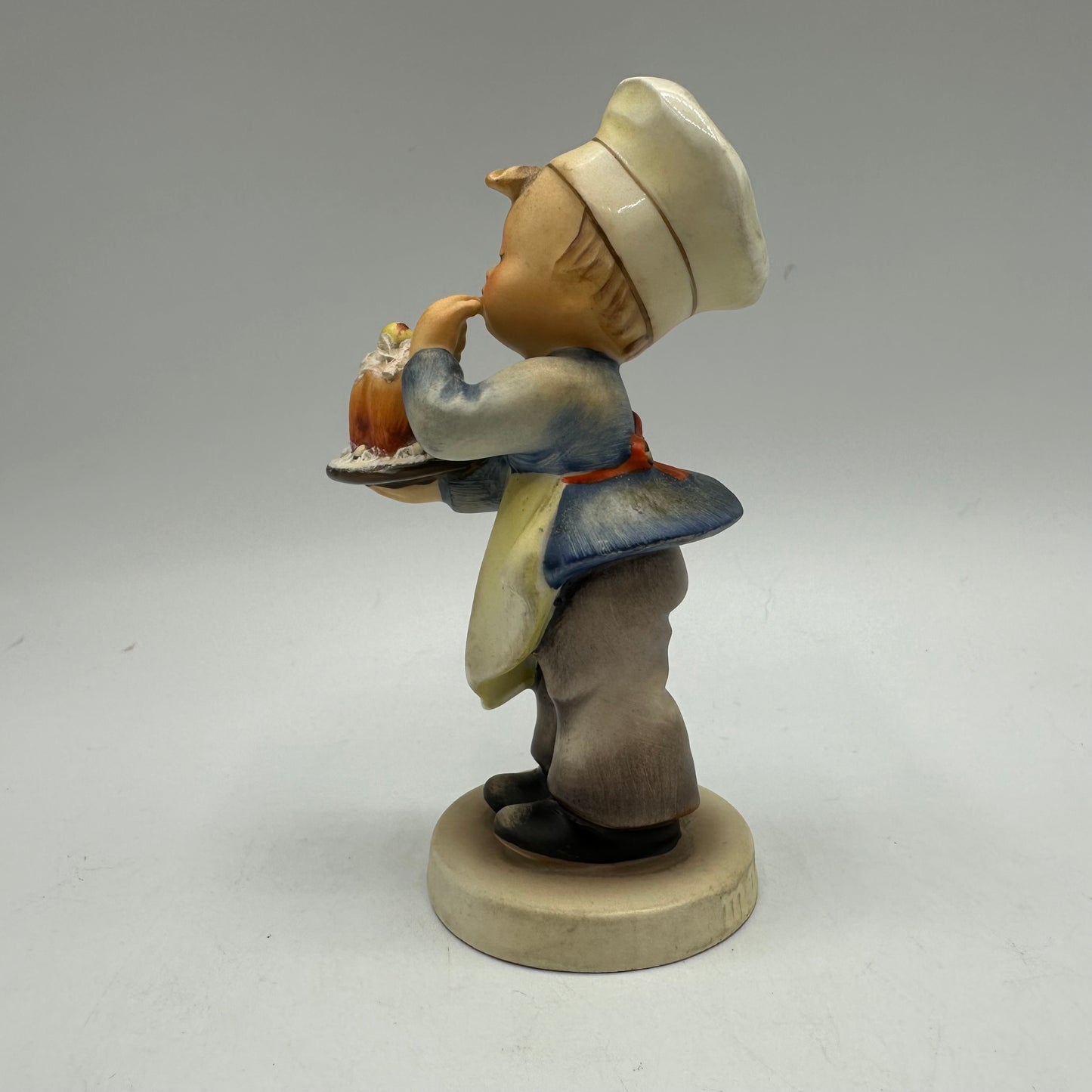 Goebel Hummel Figurine "Baker" TMK-3