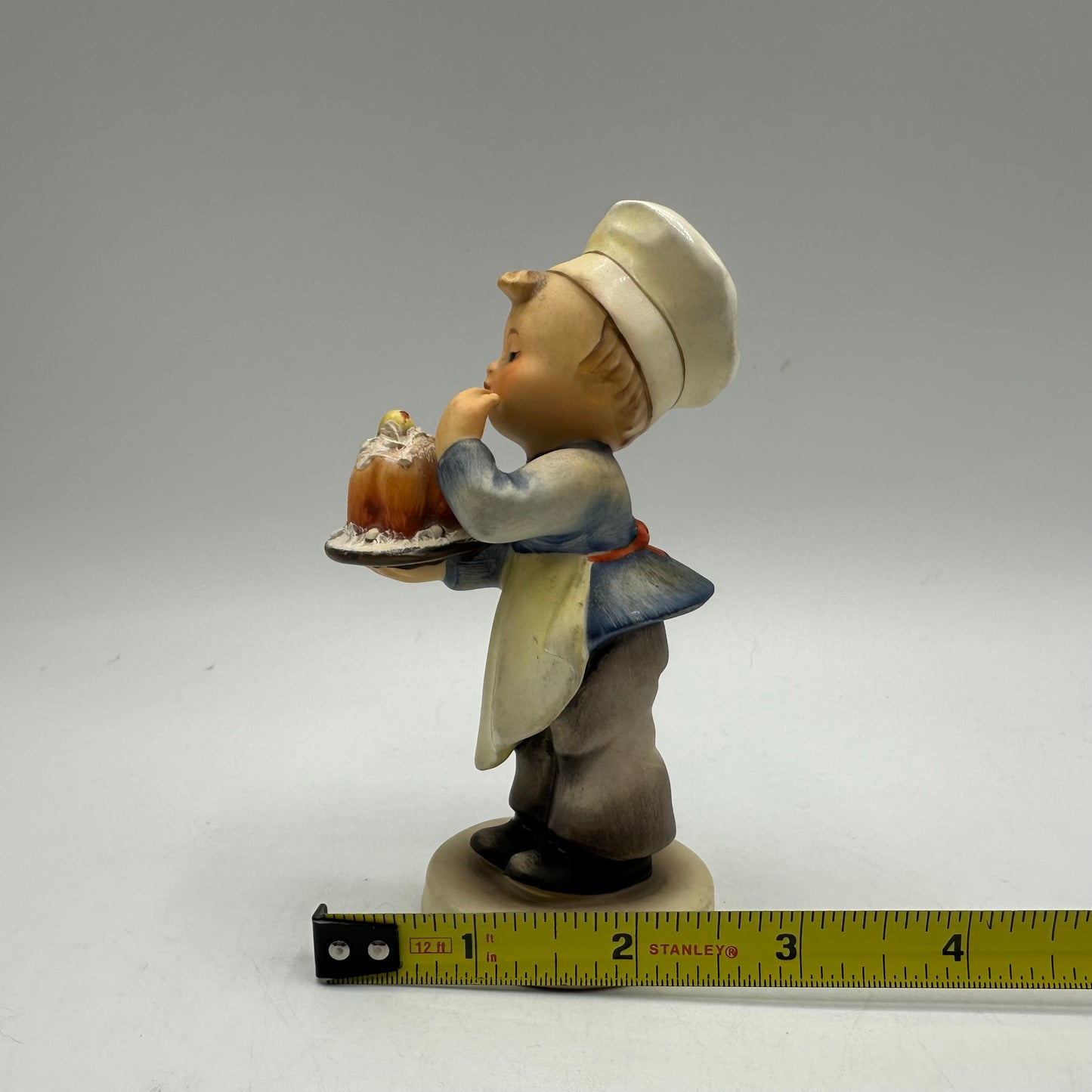 Goebel Hummel Figurine "Baker" TMK-3