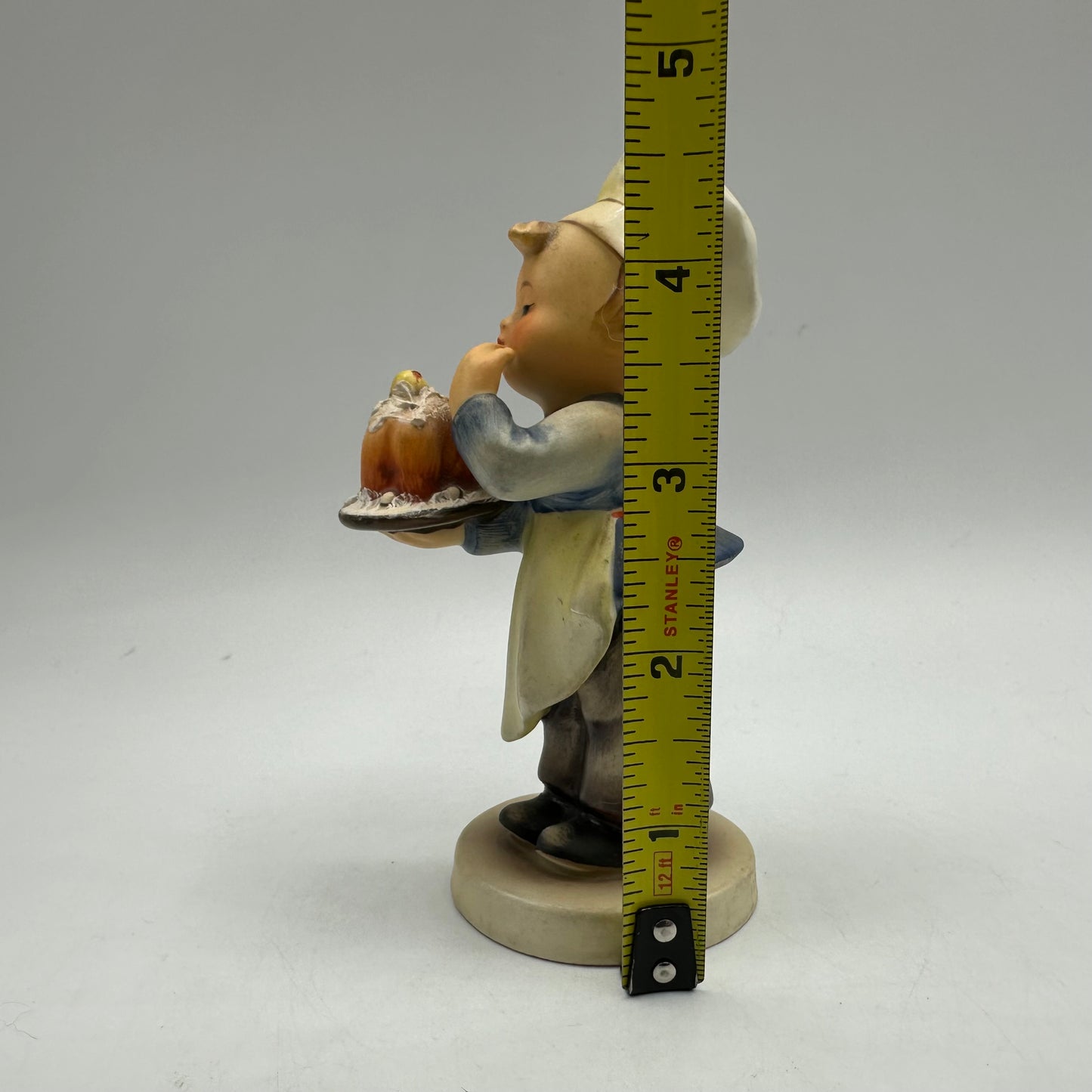 Goebel Hummel Figurine "Baker" TMK-3