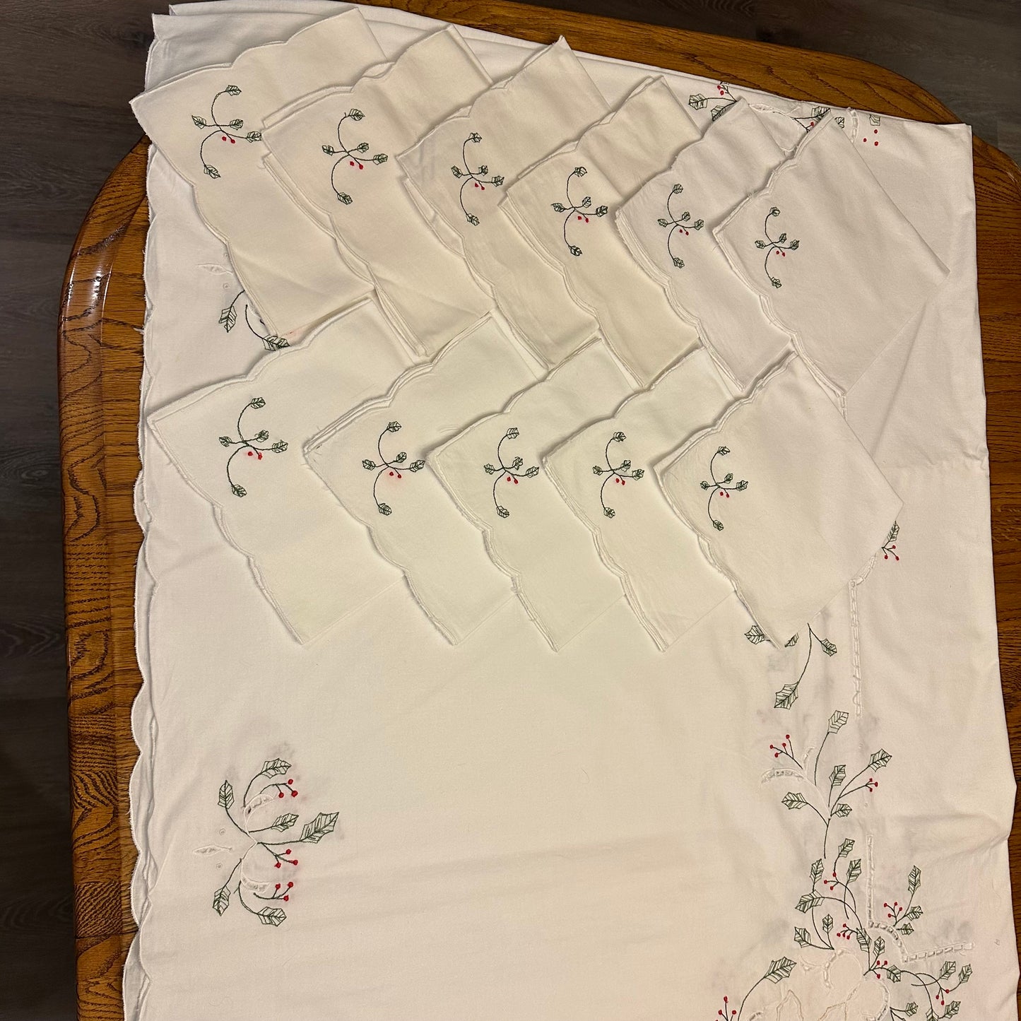 Holly and Berries Embroidered Tablecloth With 11 Napkins, 64 X 114