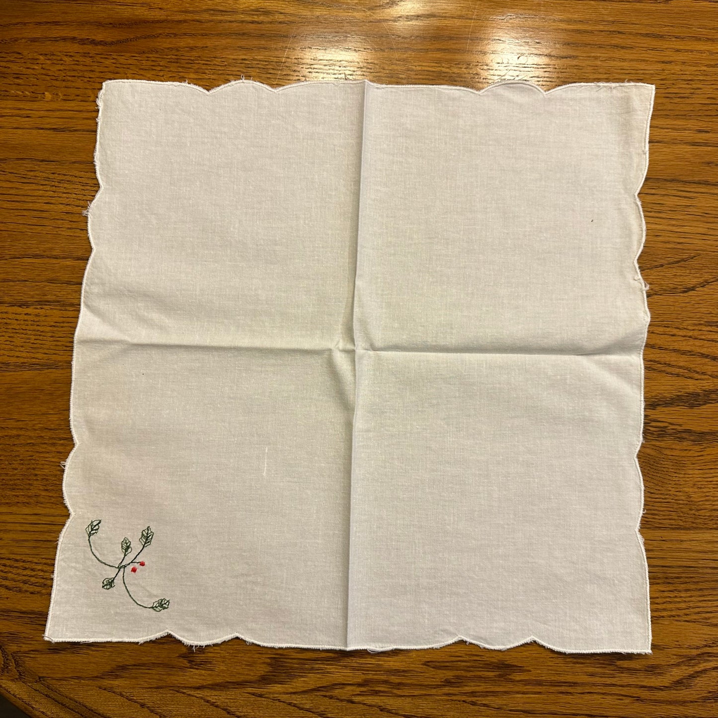 Holly and Berries Embroidered Tablecloth With 11 Napkins, 64 X 114