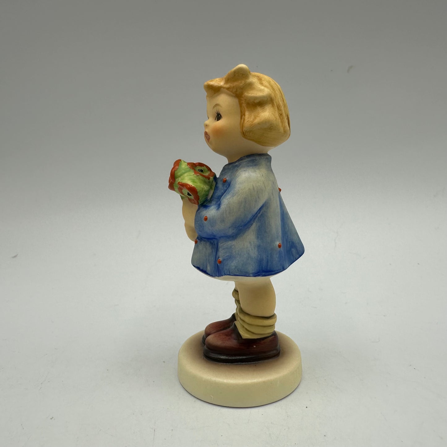 Goebel Hummel Figurine " Girl With Nosegay" TMK-8  3.5"