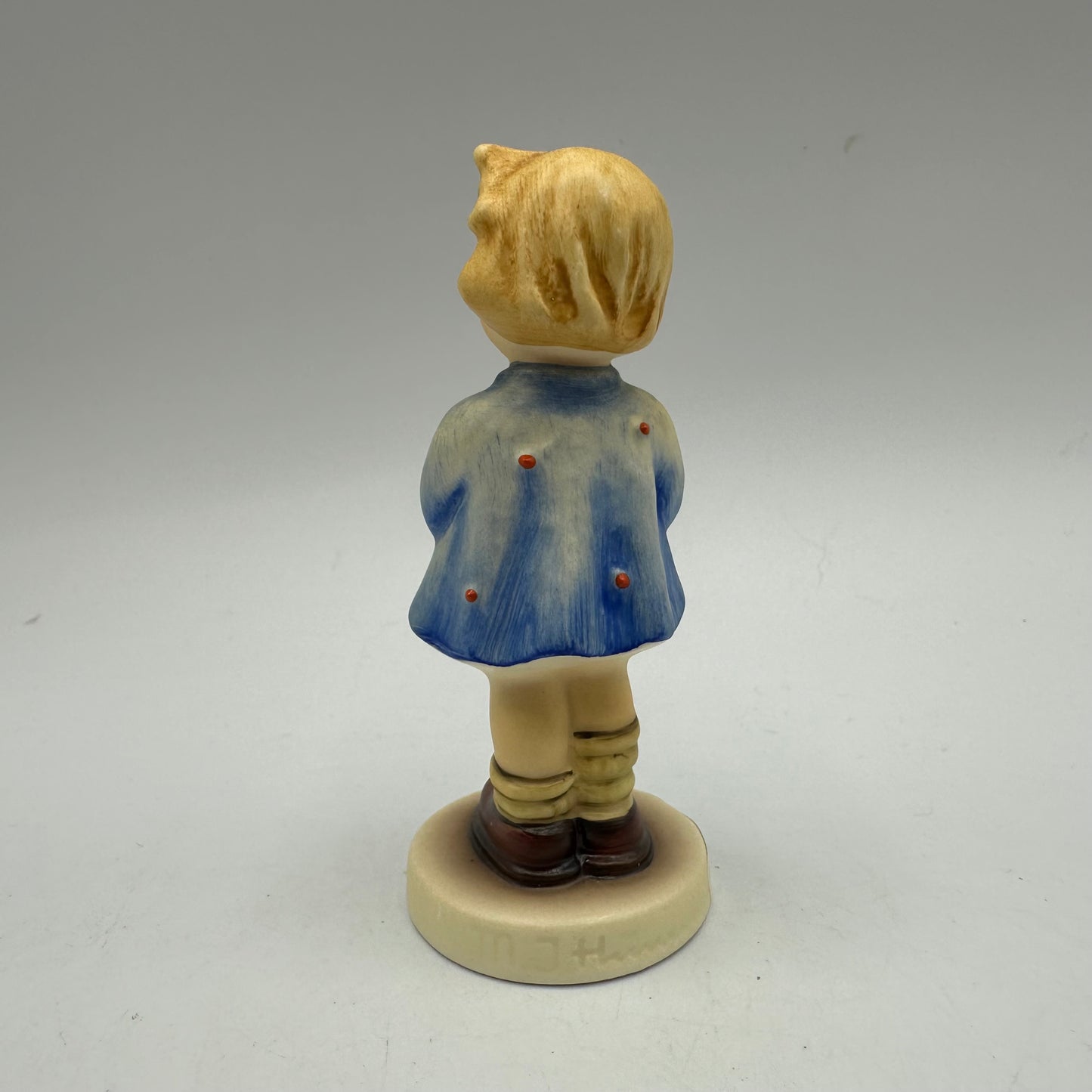 Goebel Hummel Figurine " Girl With Nosegay" TMK-8  3.5"