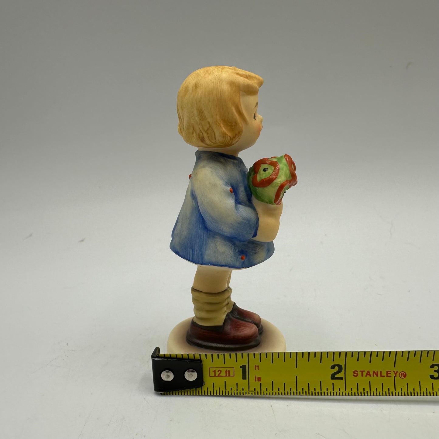 Goebel Hummel Figurine " Girl With Nosegay" TMK-8  3.5"