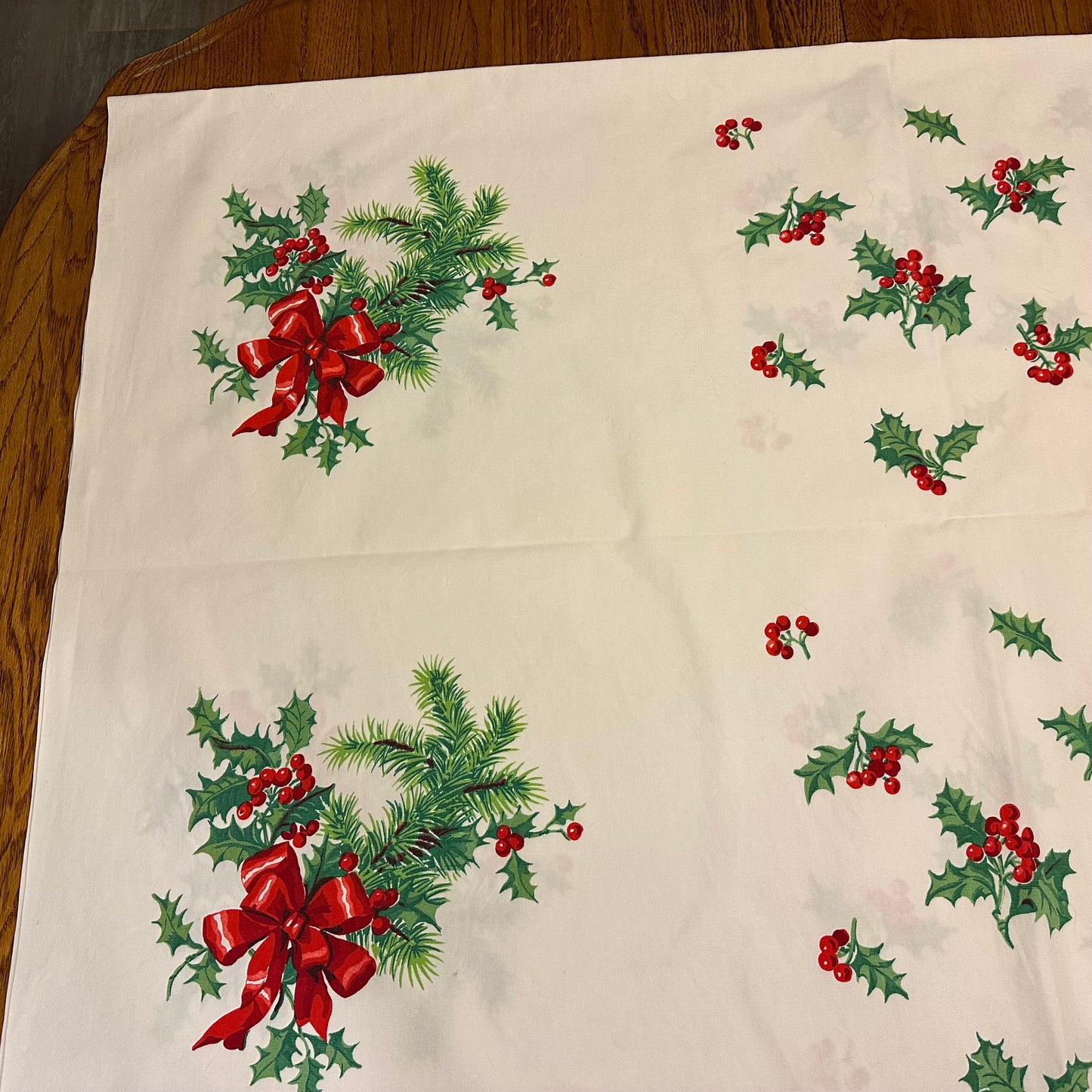 Holly and Berries Tablecloth, 54 X 68