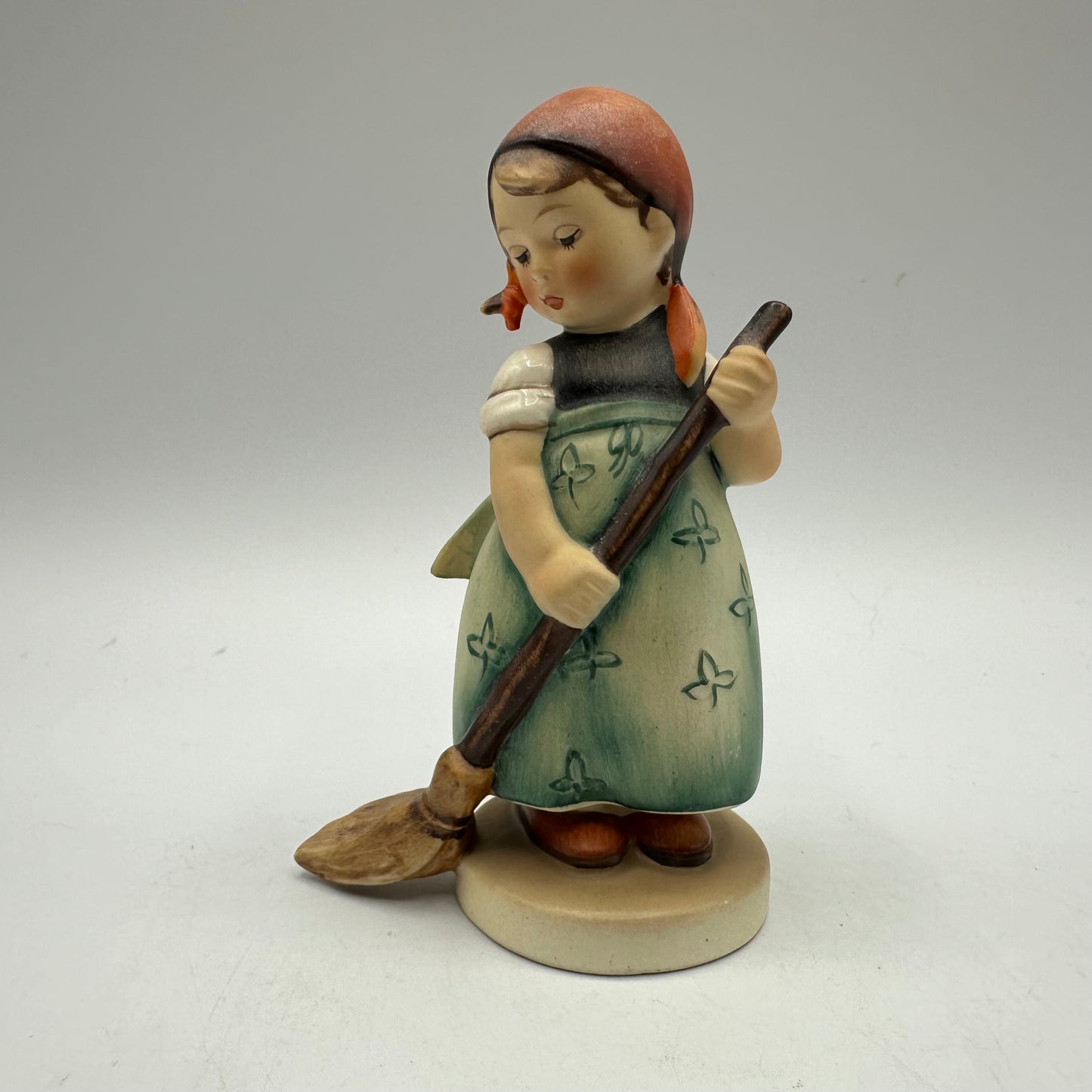 Goebel Hummel Figurine "Little Sweeper" TMK-2 Full Bee