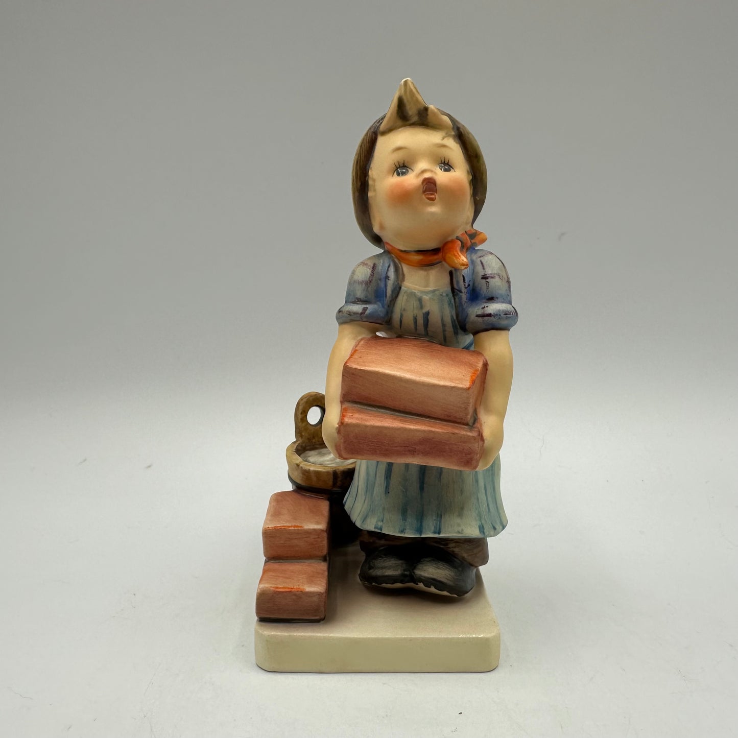 Goebel Hummel Figurine "The Builder" TMK-4