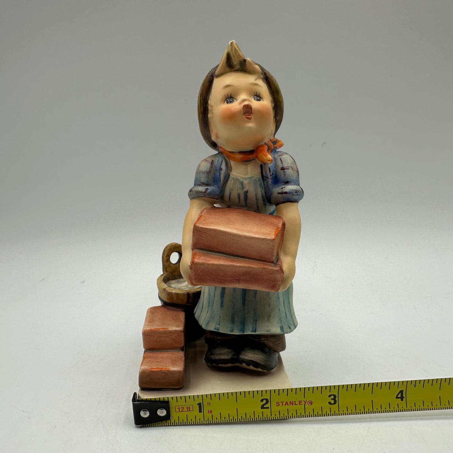 Goebel Hummel Figurine "The Builder" TMK-4