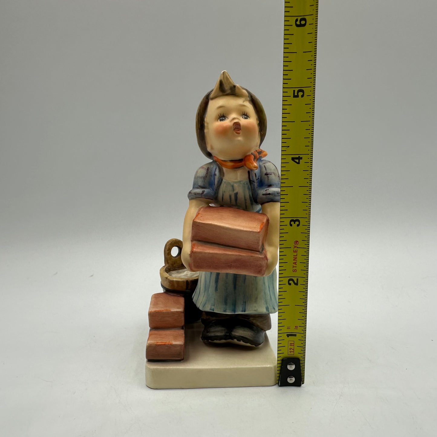 Goebel Hummel Figurine "The Builder" TMK-4