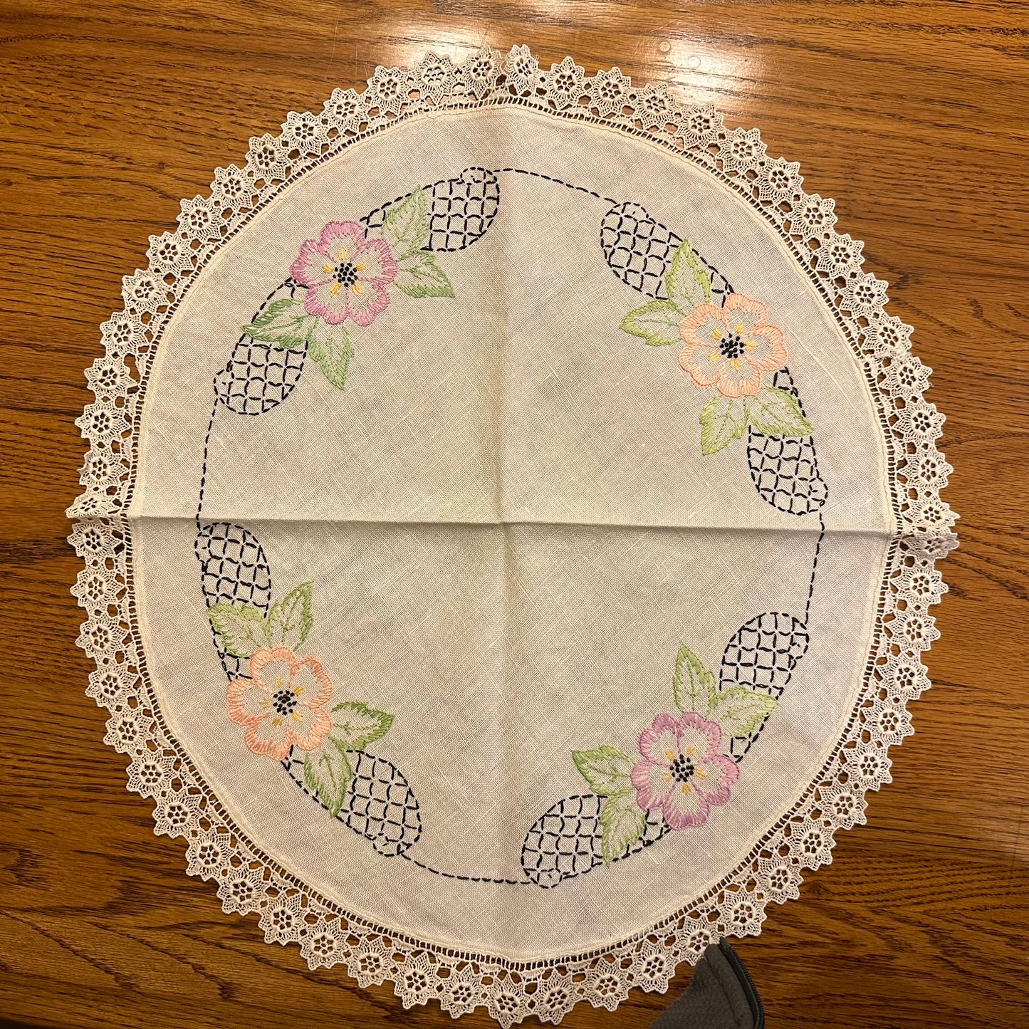 Floral Embroidered Runner and Large Doily Set 37 x 12, d 18"