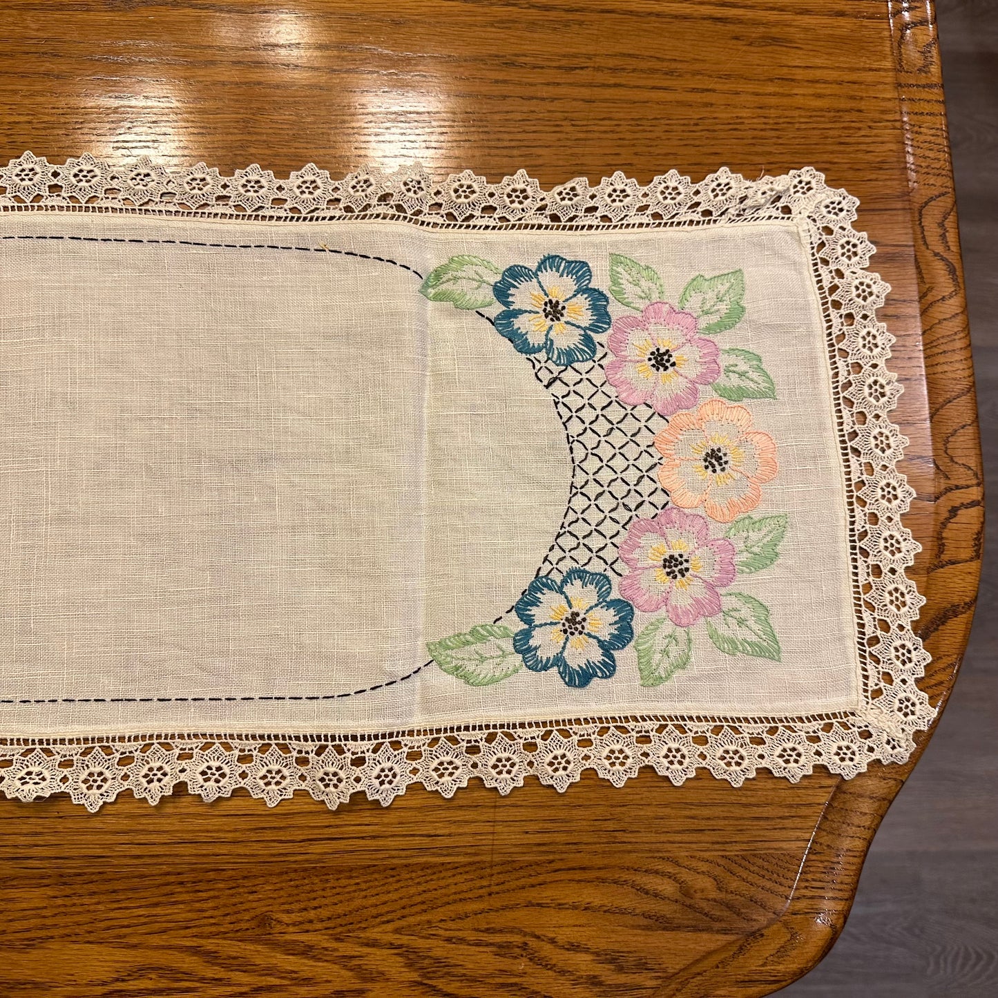Floral Embroidered Runner and Large Doily Set 37 x 12, d 18"