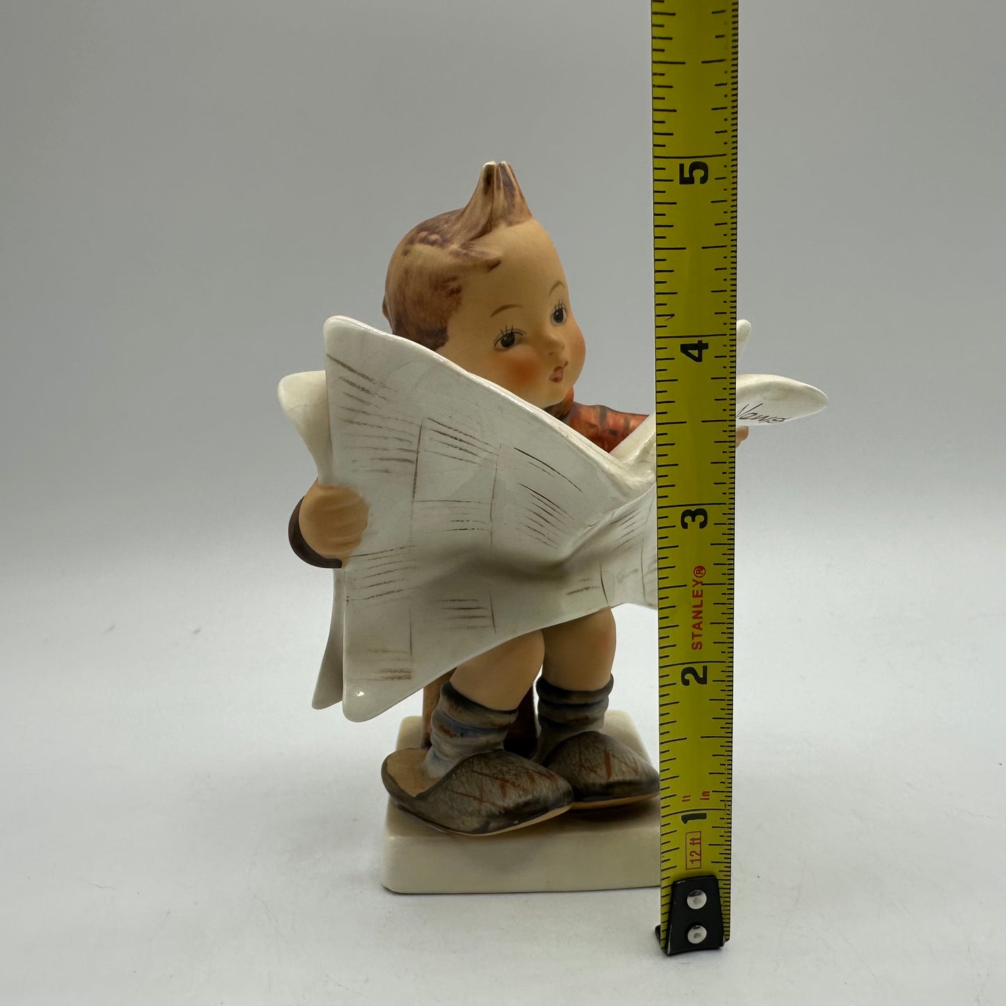 Goebel Hummel Figurine "Latest News" TMK-3 Rare Open Eyes Square Base