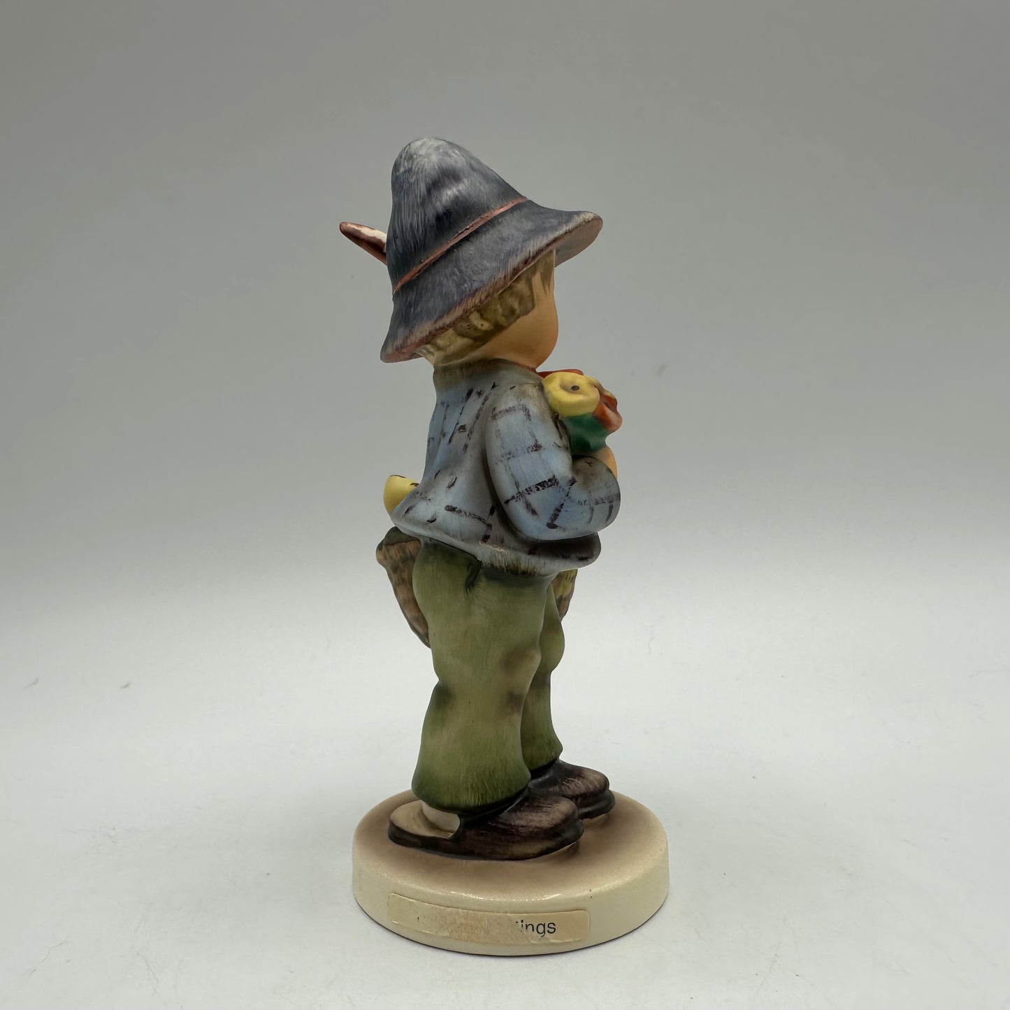 Goebel Hummel Figurine "Easter Greetings"  TMK-6