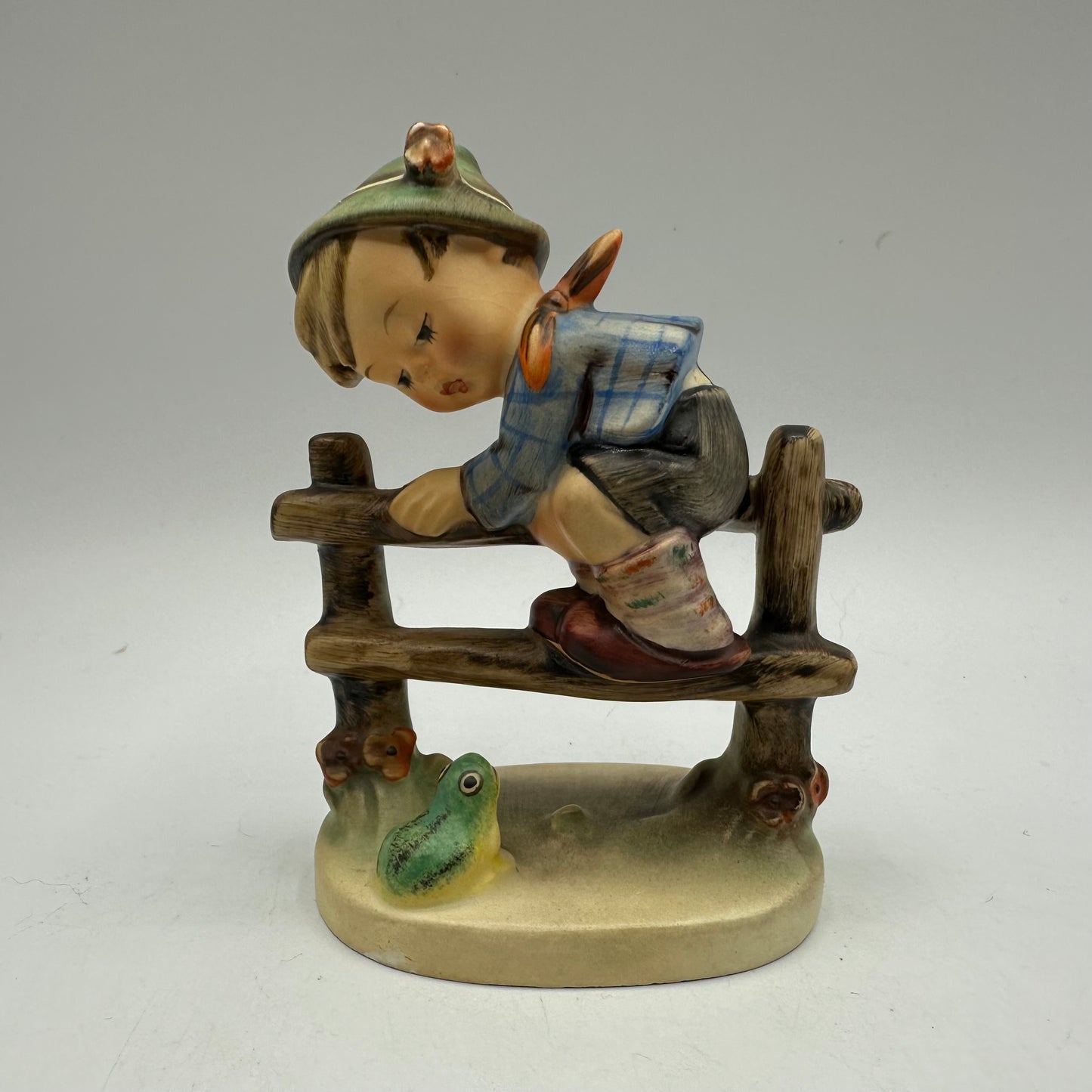 Goebel Hummel Figurine "Retreat to Safety"  TMK-2 Full Bee