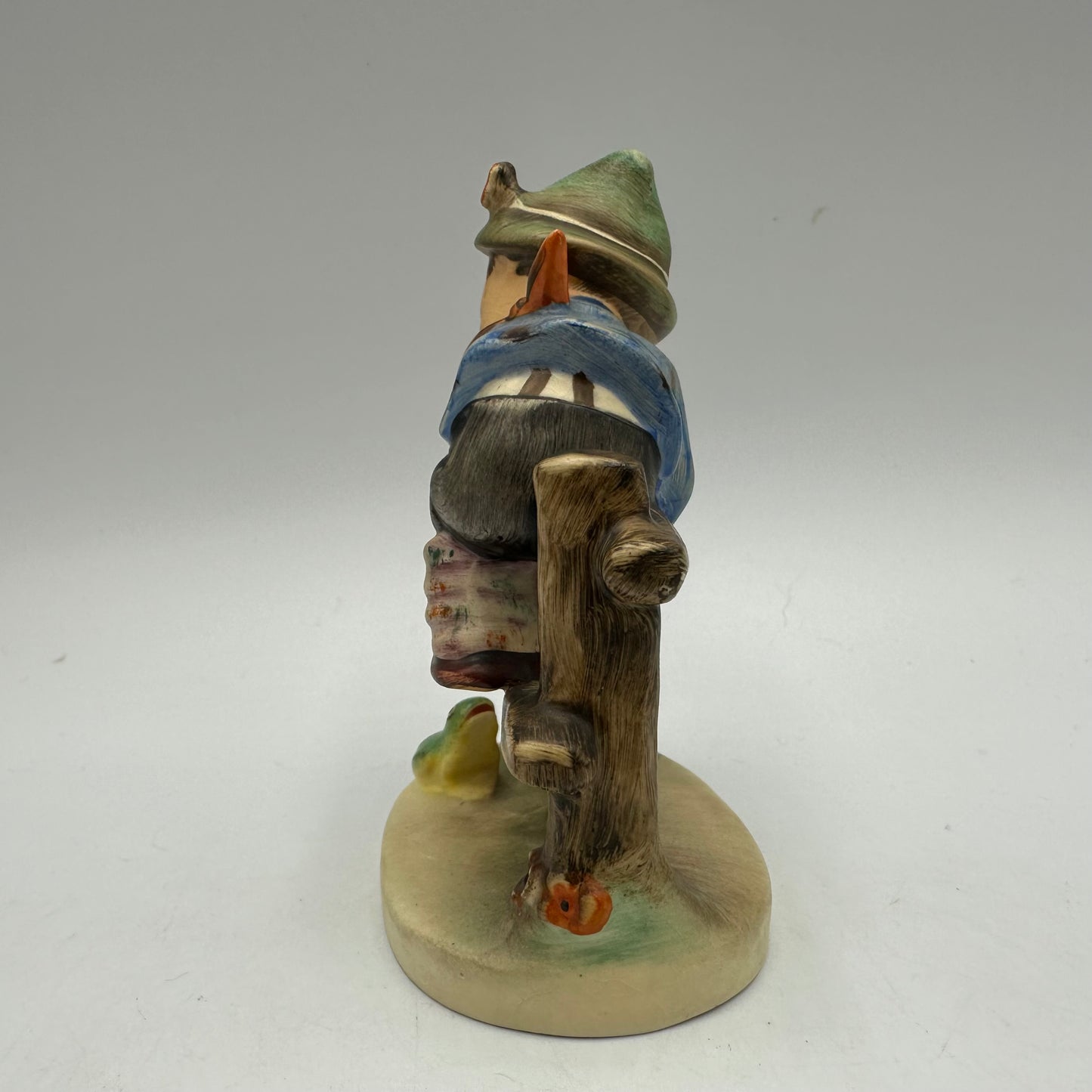 Goebel Hummel Figurine "Retreat to Safety"  TMK-2 Full Bee