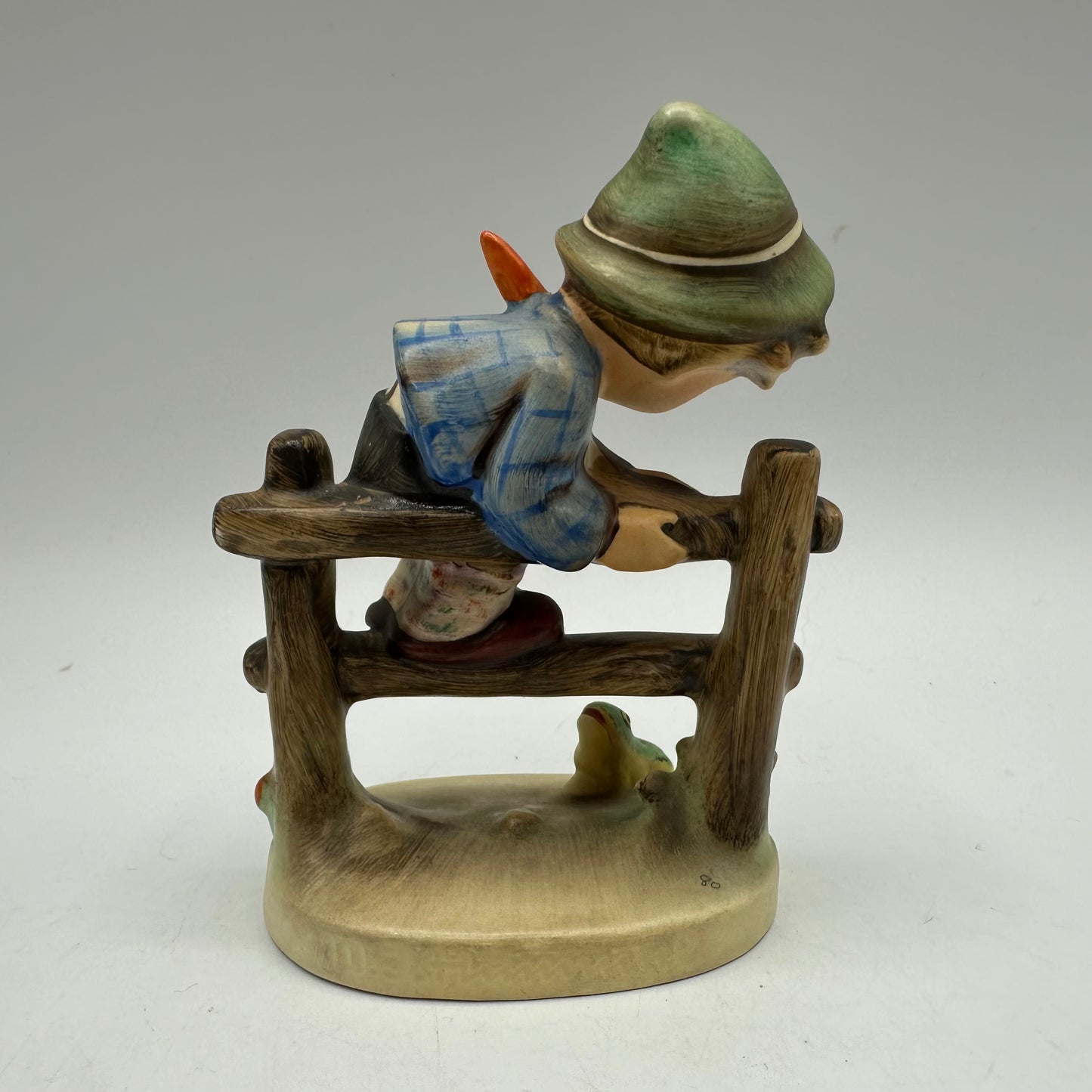 Goebel Hummel Figurine "Retreat to Safety"  TMK-2 Full Bee