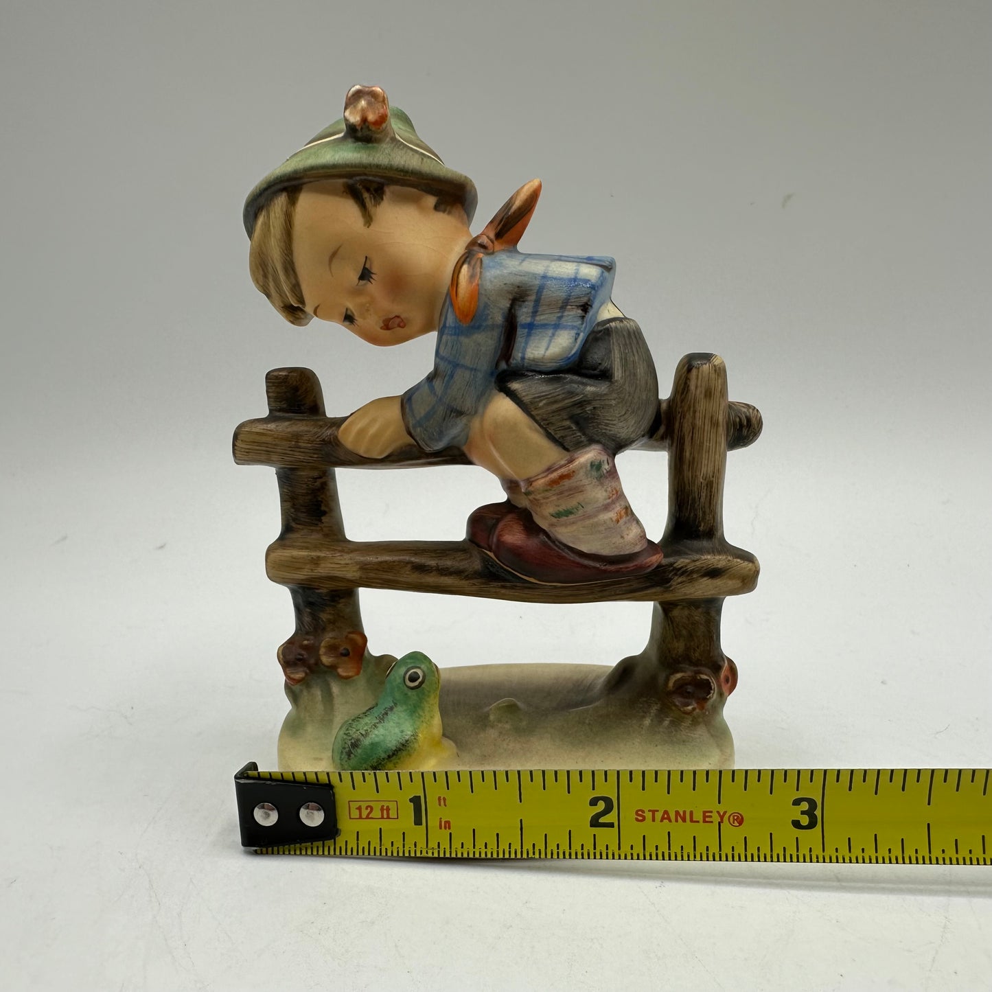 Goebel Hummel Figurine "Retreat to Safety"  TMK-2 Full Bee