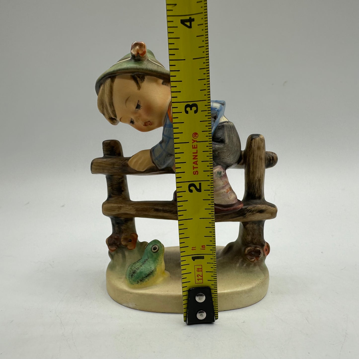 Goebel Hummel Figurine "Retreat to Safety"  TMK-2 Full Bee