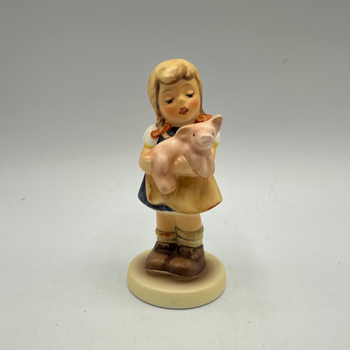 Goebel MI Hummel Club Figurine, Year 1999/2000, "Pigtails" #1382 Hum 2052