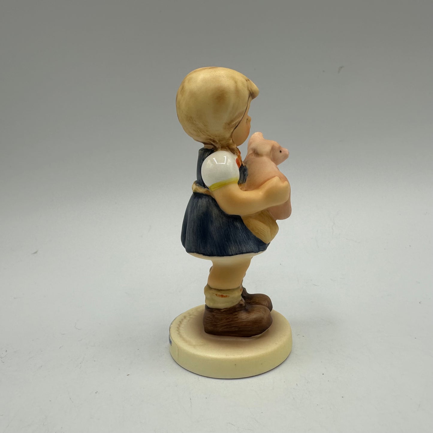 Goebel MI Hummel Club Figurine, Year 1999/2000, "Pigtails" #1382 Hum 2052