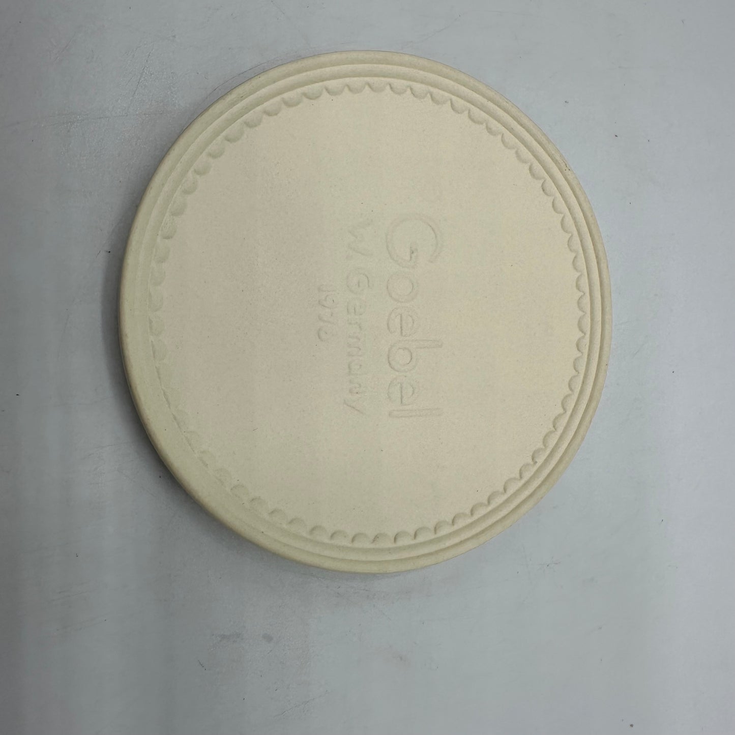 Goebel Collectors Club Members Porcelain Disc, 1976