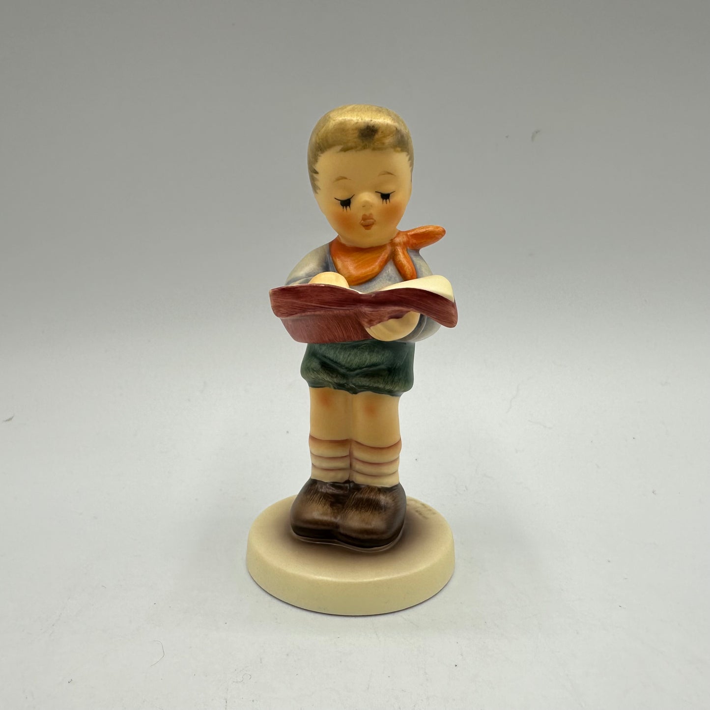 Goebel MI Hummel Club Figurine, Year 2000/2001, "Honor Student"#2087/B