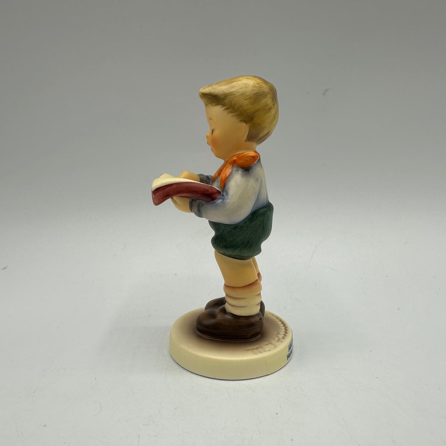 Goebel MI Hummel Club Figurine, Year 2000/2001, "Honor Student"#2087/B