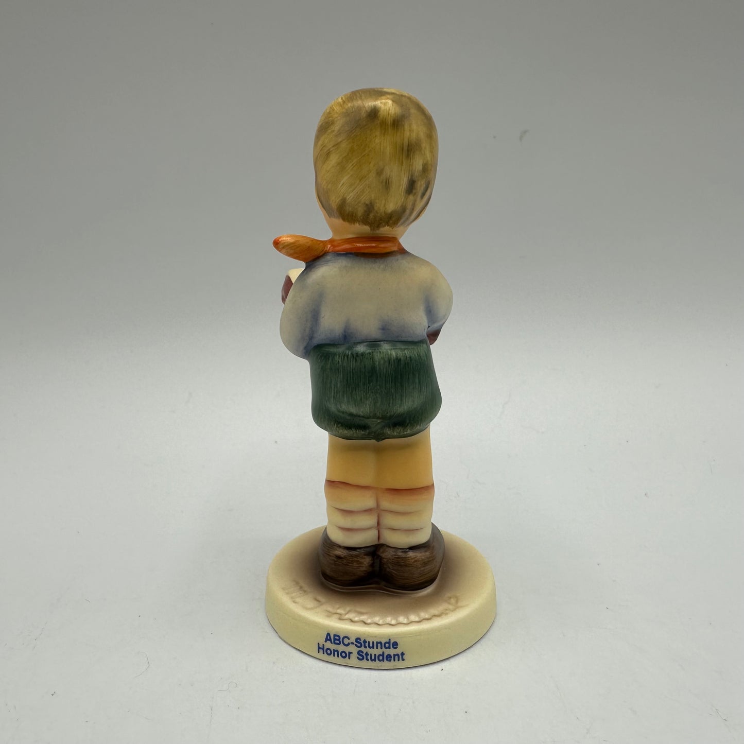 Goebel MI Hummel Club Figurine, Year 2000/2001, "Honor Student"#2087/B