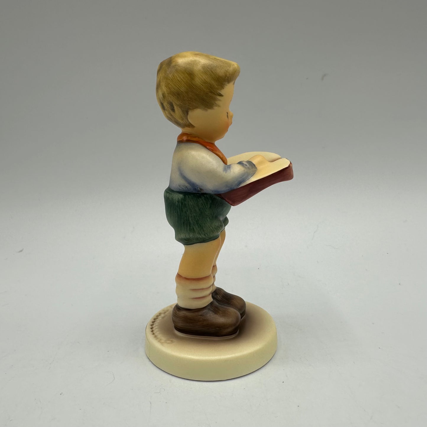 Goebel MI Hummel Club Figurine, Year 2000/2001, "Honor Student"#2087/B