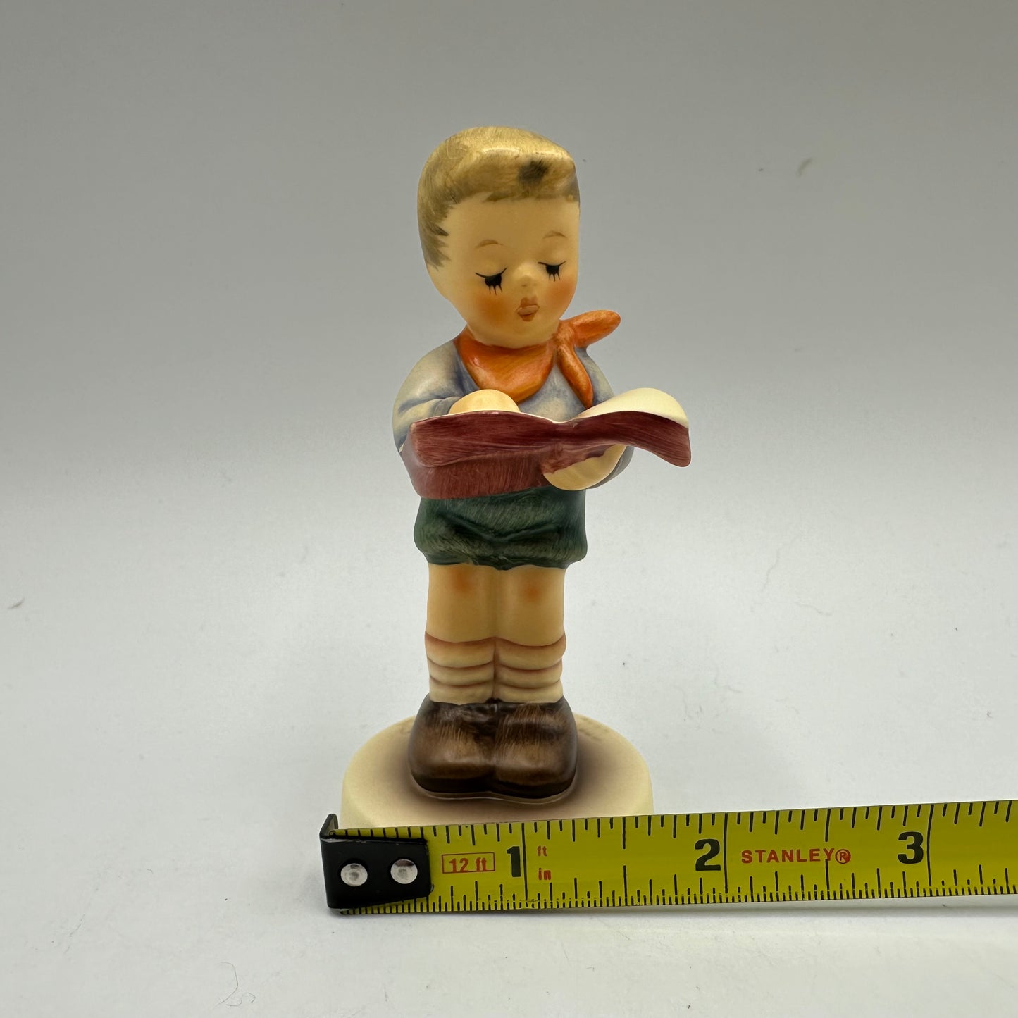 Goebel MI Hummel Club Figurine, Year 2000/2001, "Honor Student"#2087/B