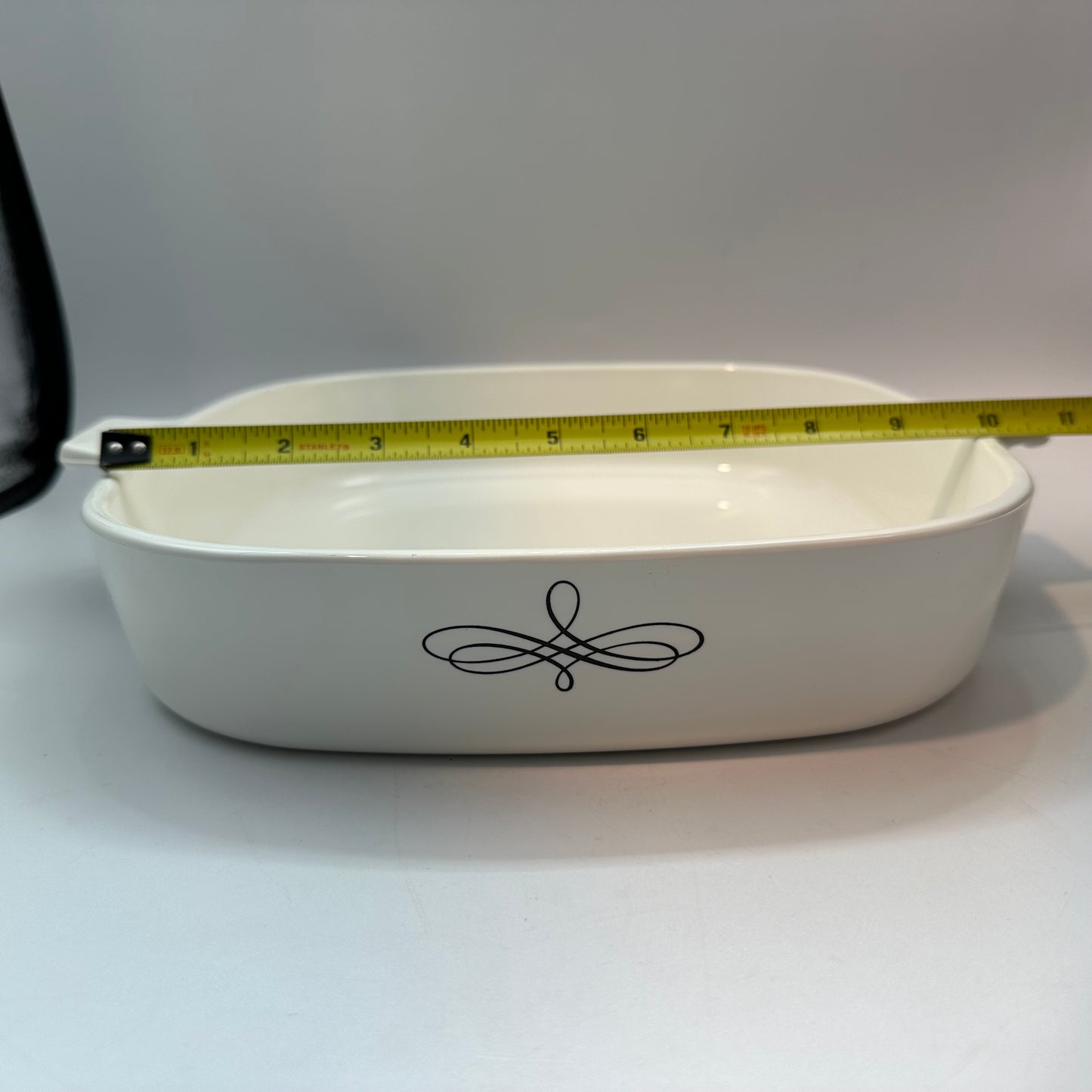 Corning Ware Black Trefoil Casserole Dish with Lid, 10"