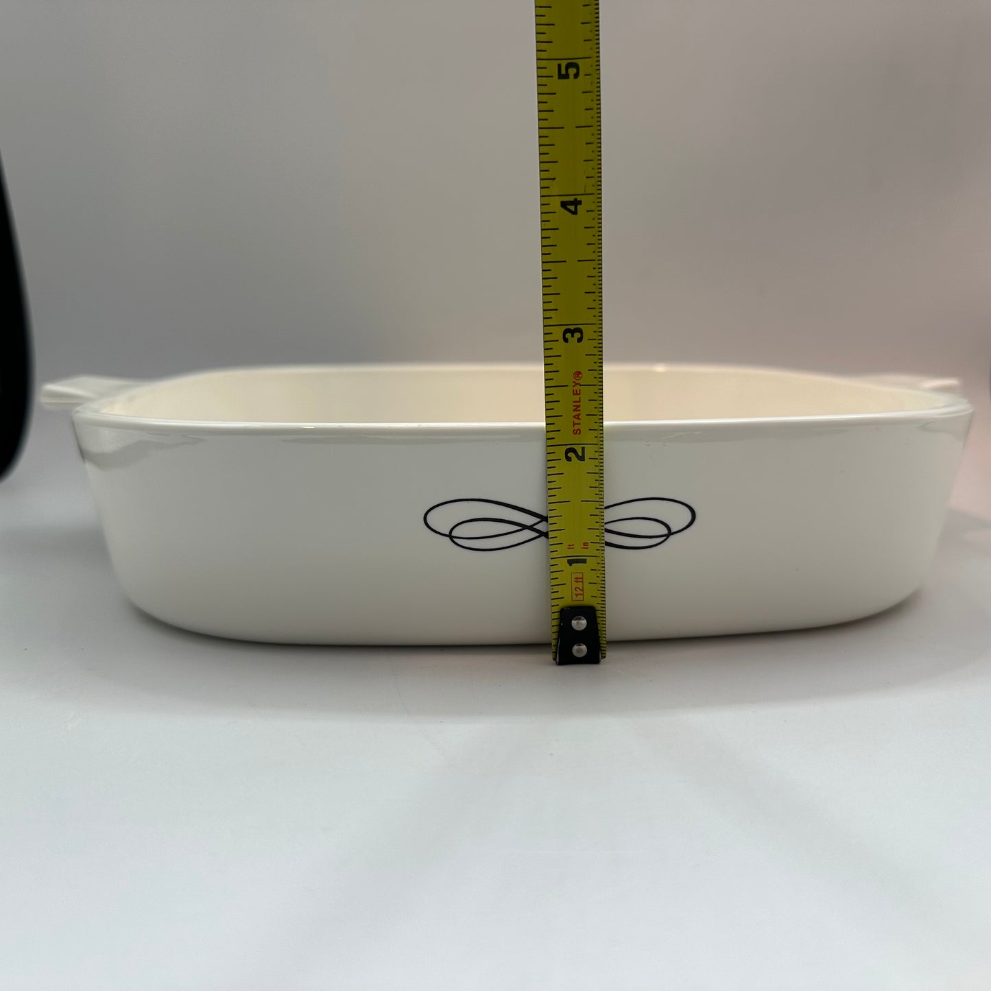 Corning Ware Black Trefoil Casserole Dish with Lid, 10"