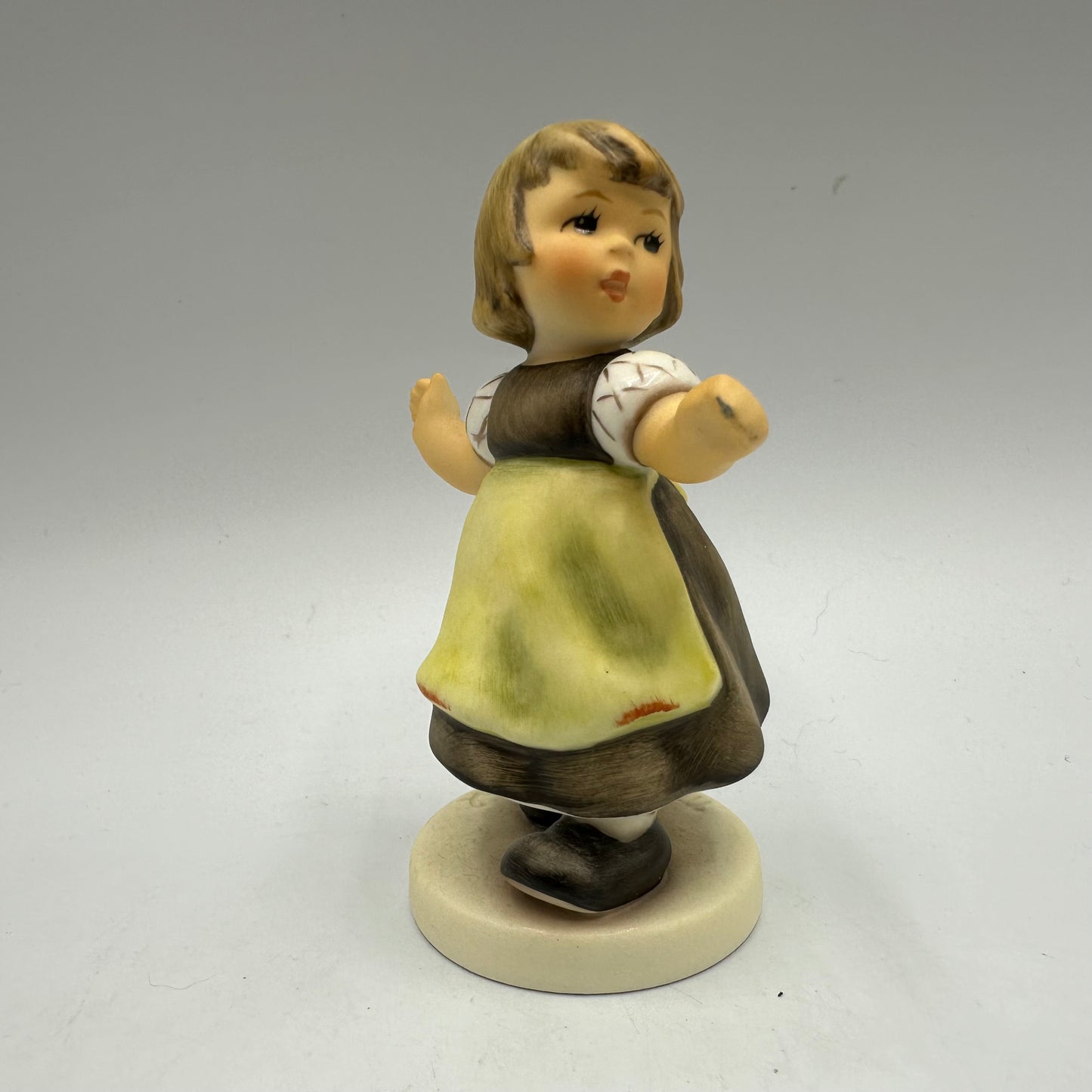 Goebel MI Hummel Club Figurine, Year 2007/08, "Spring Waltz"