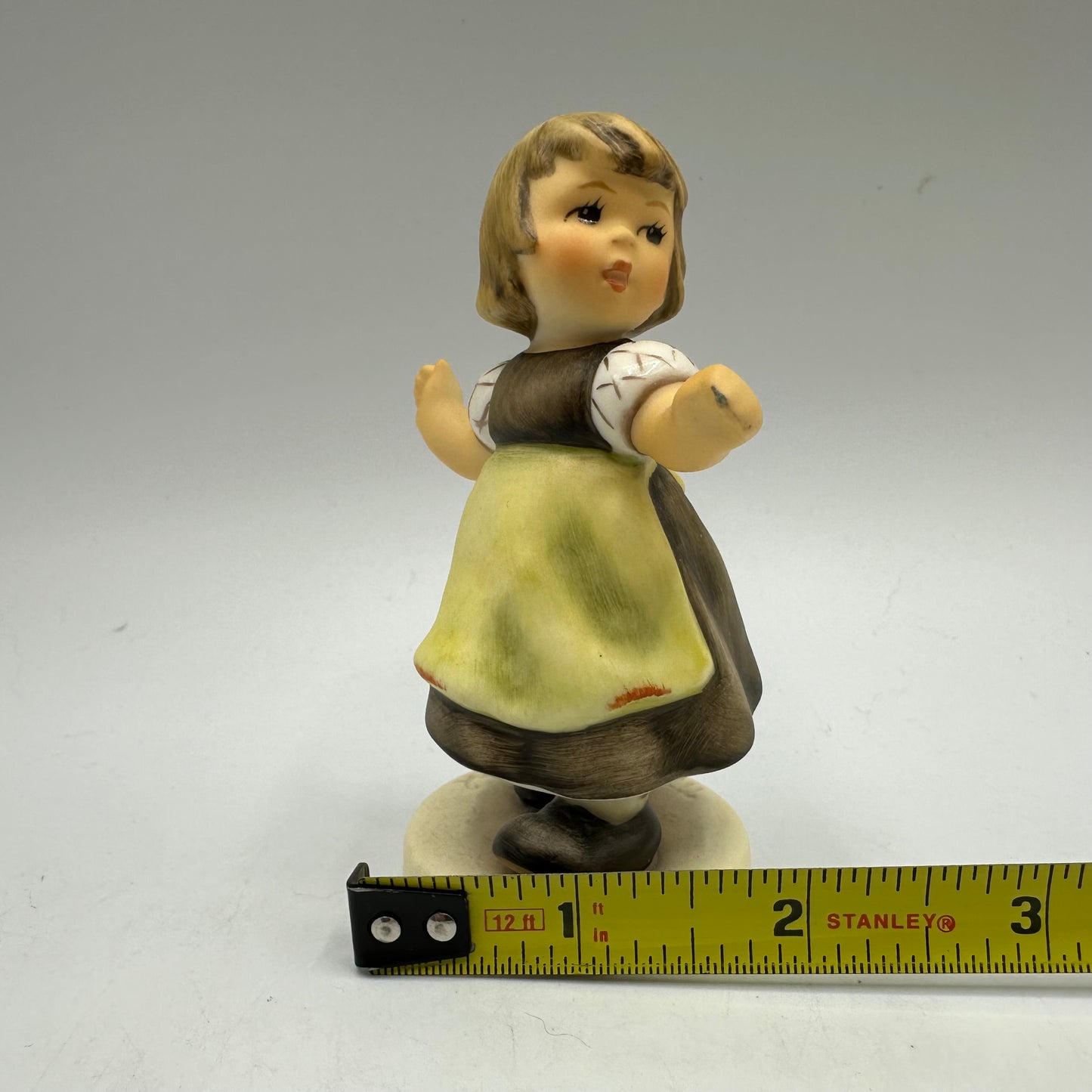 Goebel MI Hummel Club Figurine, Year 2007/08, "Spring Waltz"