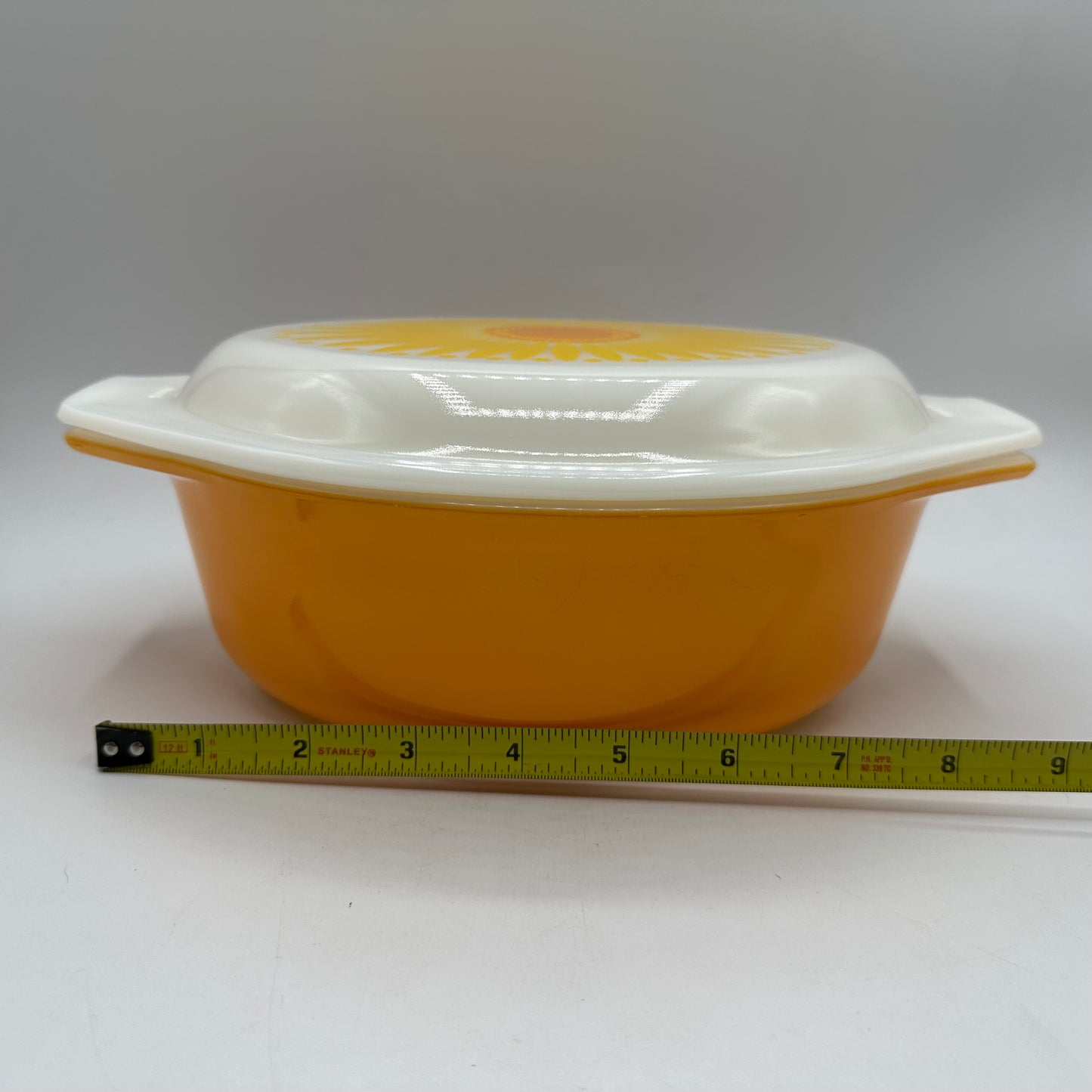 Pyrex Sunburst Daisy 1 1/2 Qt 043 1970s