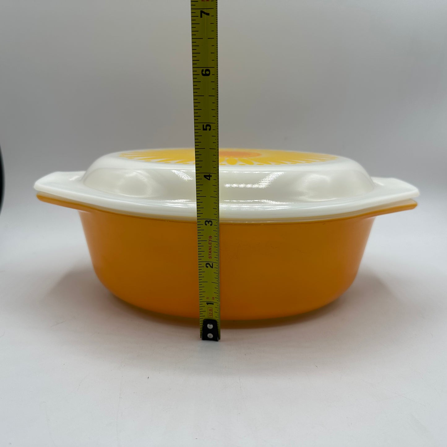 Pyrex Sunburst Daisy 1 1/2 Qt 043 1970s