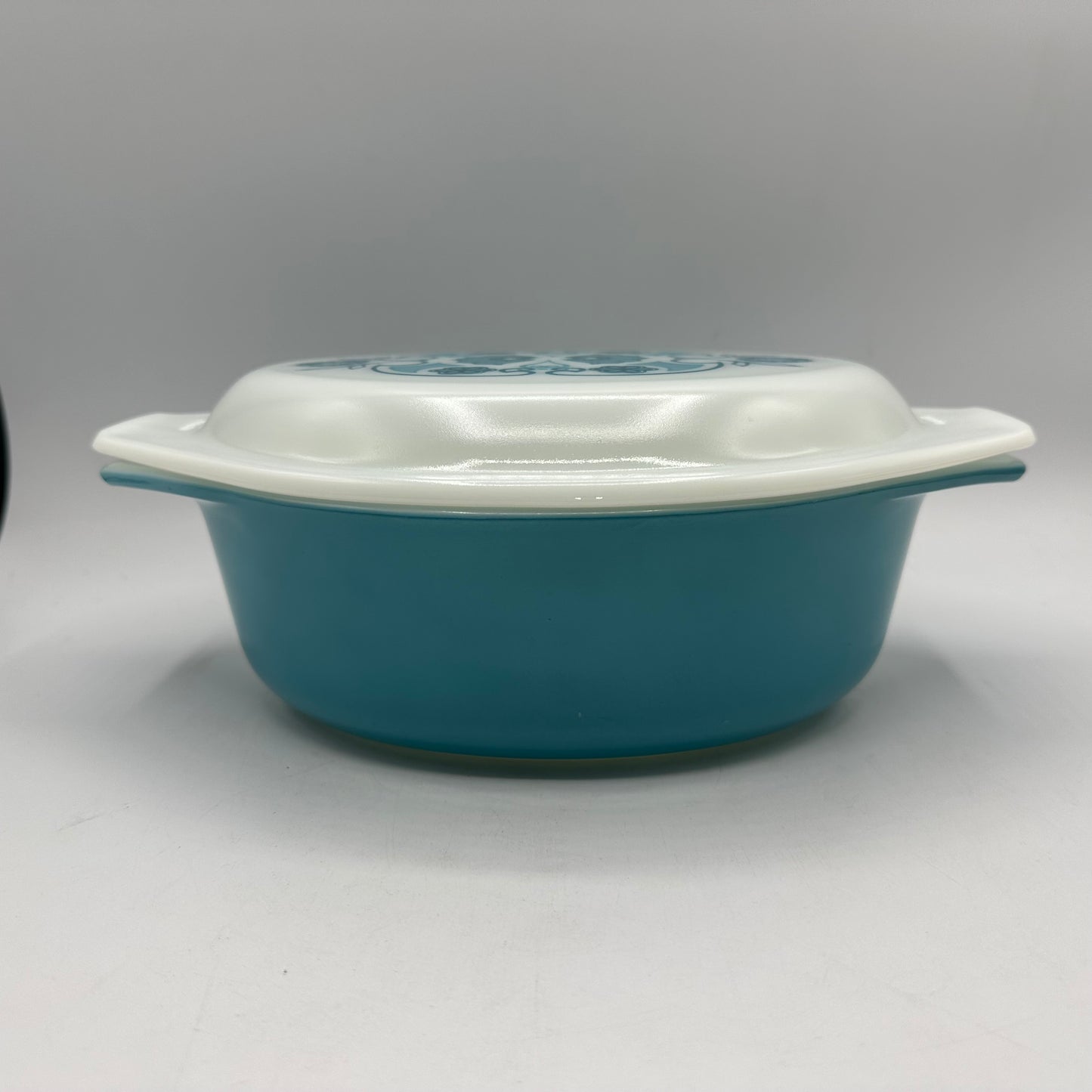 Pyrex Blue Horizon 1.5 Qt 043 1970s
