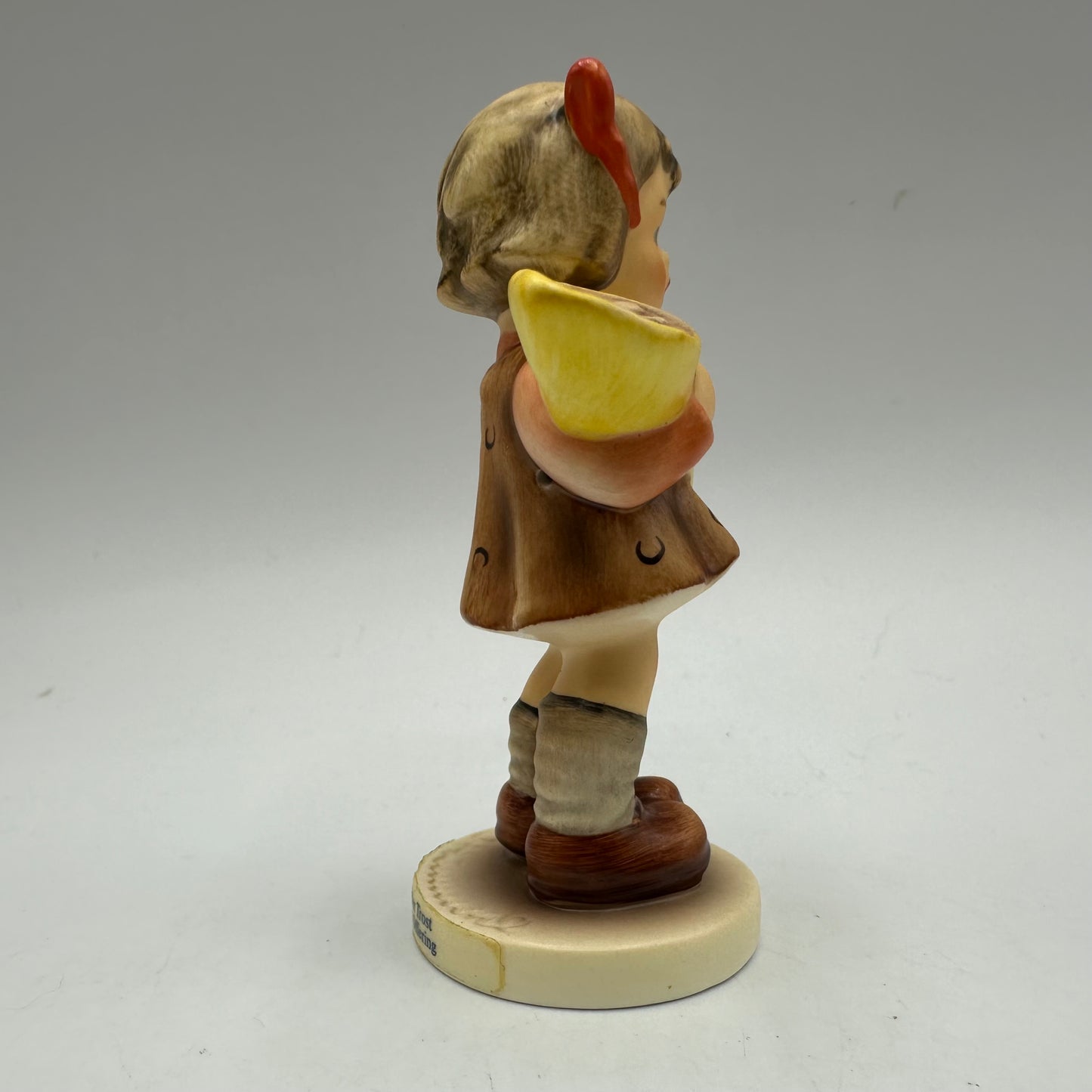 Goebel MI Hummel Club Figurine, Year 1993/94, "A Sweet Offering"