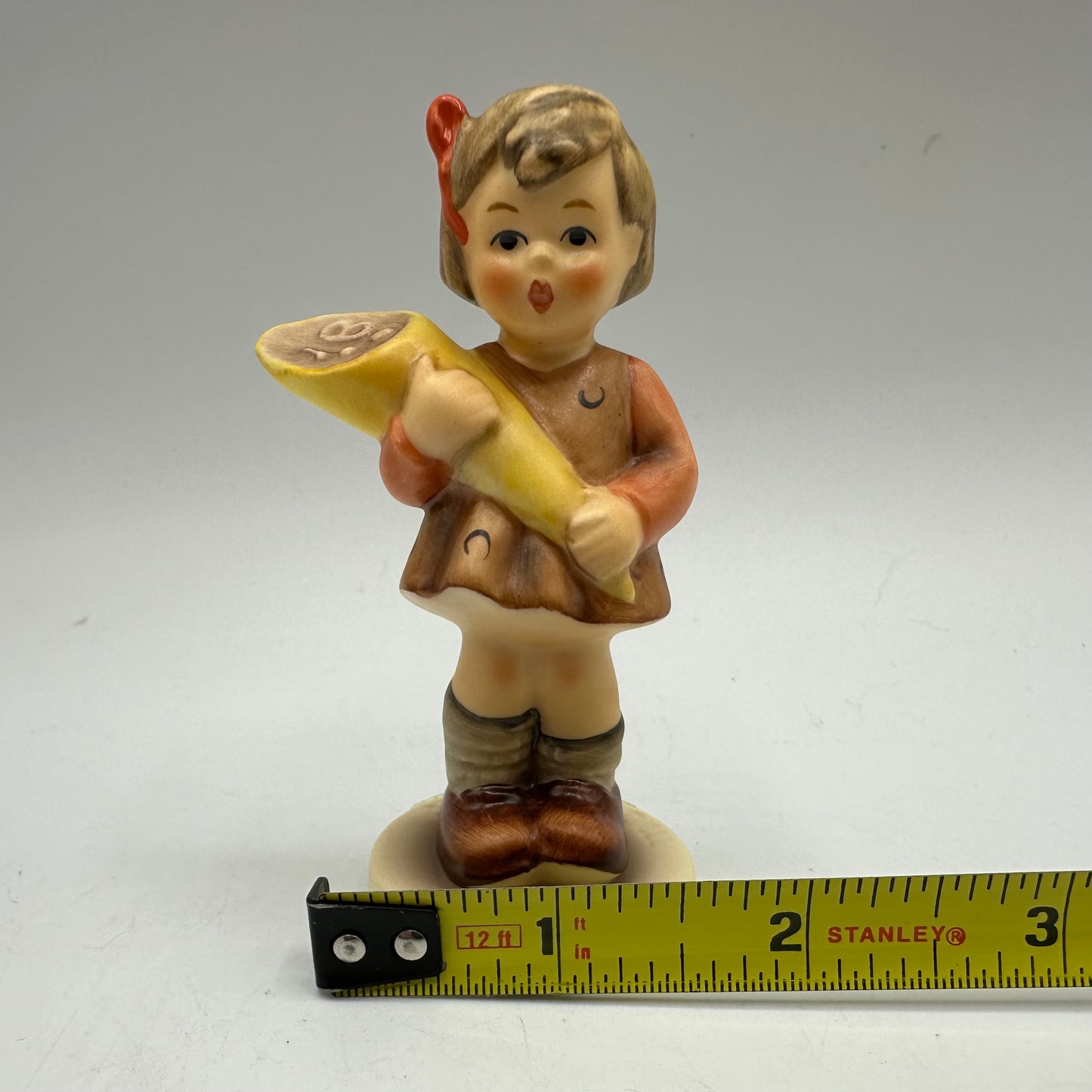 Goebel MI Hummel Club Figurine, Year 1993/94, "A Sweet Offering"