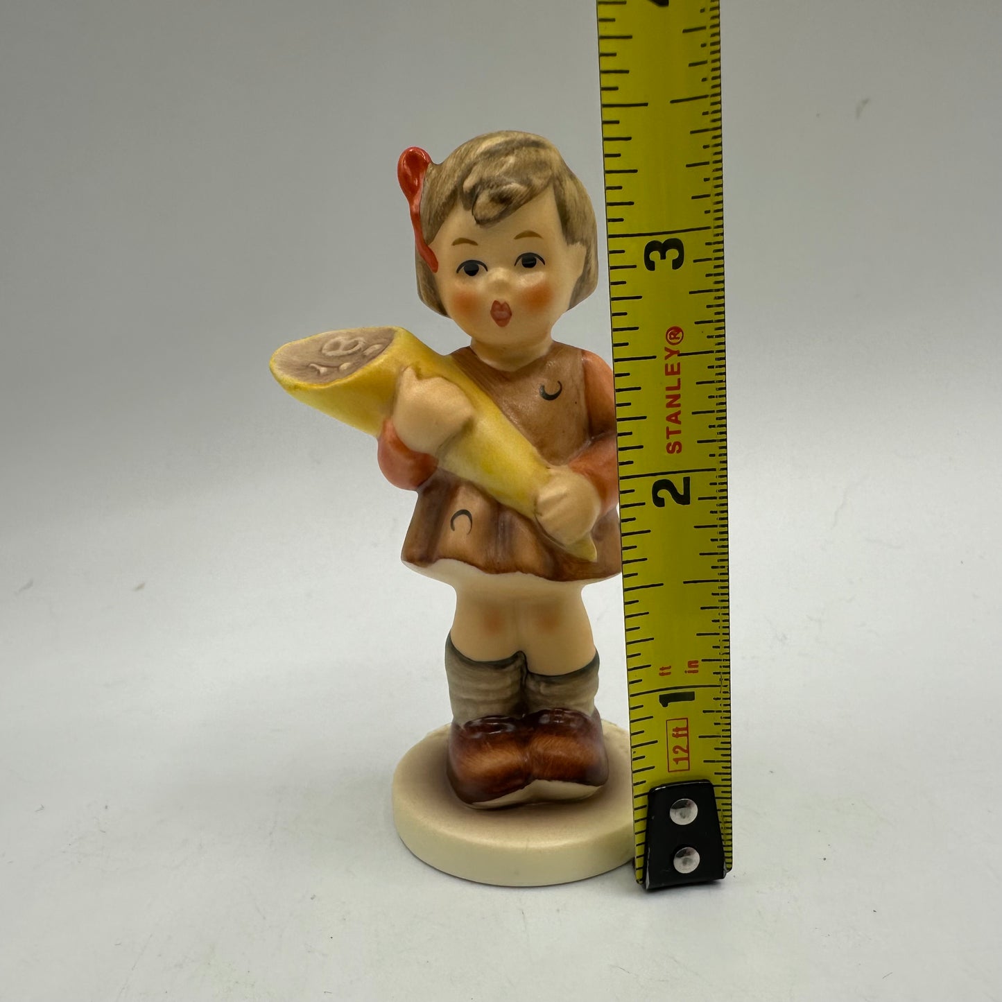 Goebel MI Hummel Club Figurine, Year 1993/94, "A Sweet Offering"