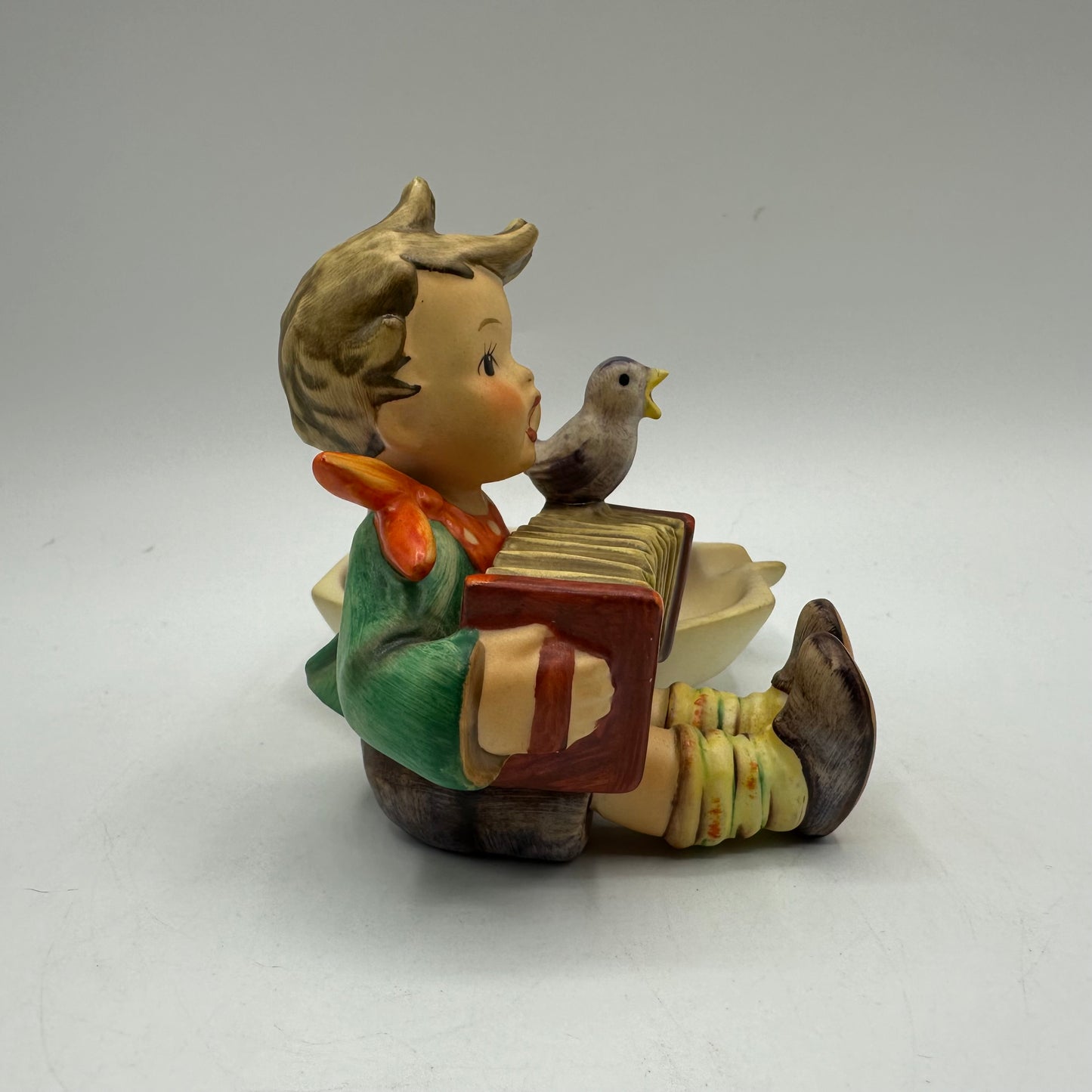 Goebel Hummel Figurine Ashtray "Let's Sing" TMK-3