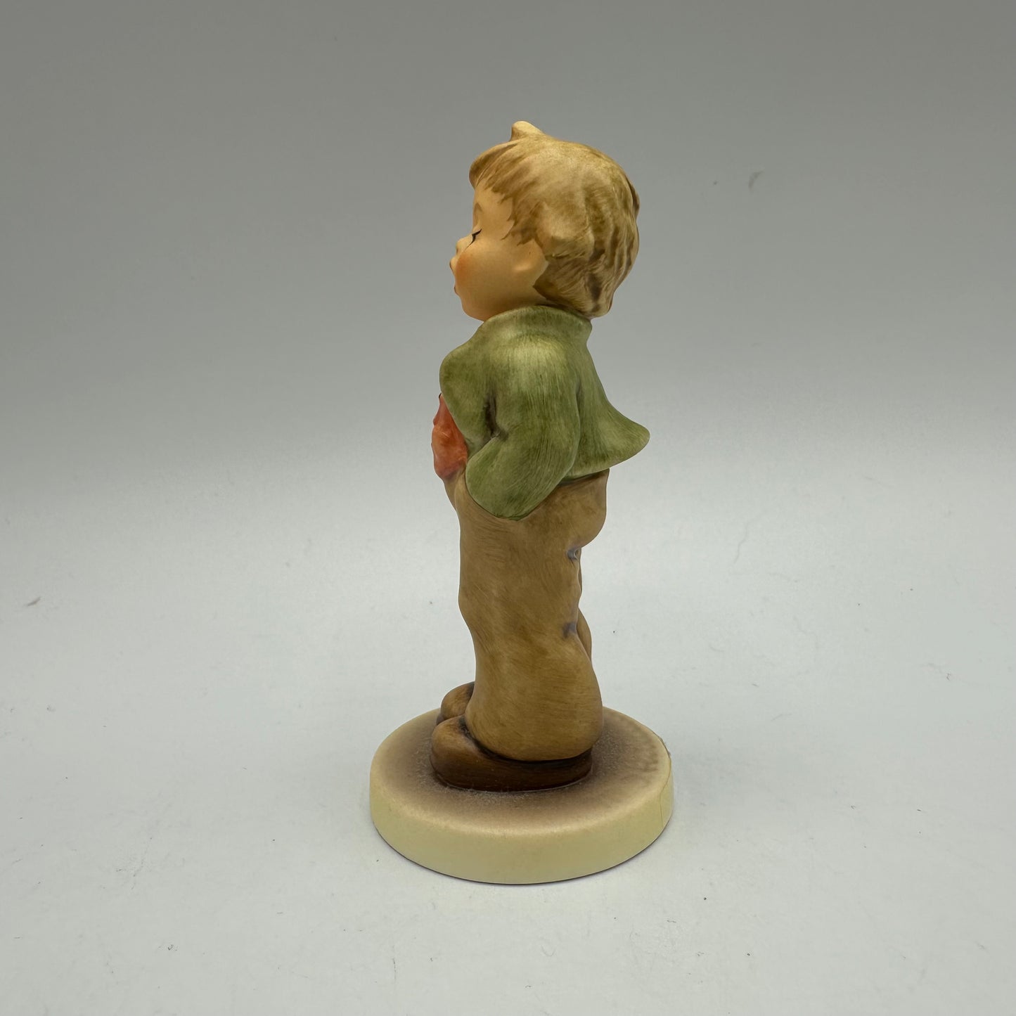 Goebel MI Hummel Club Figurine, Year 2005/2006,  "Steadfast Soprano"